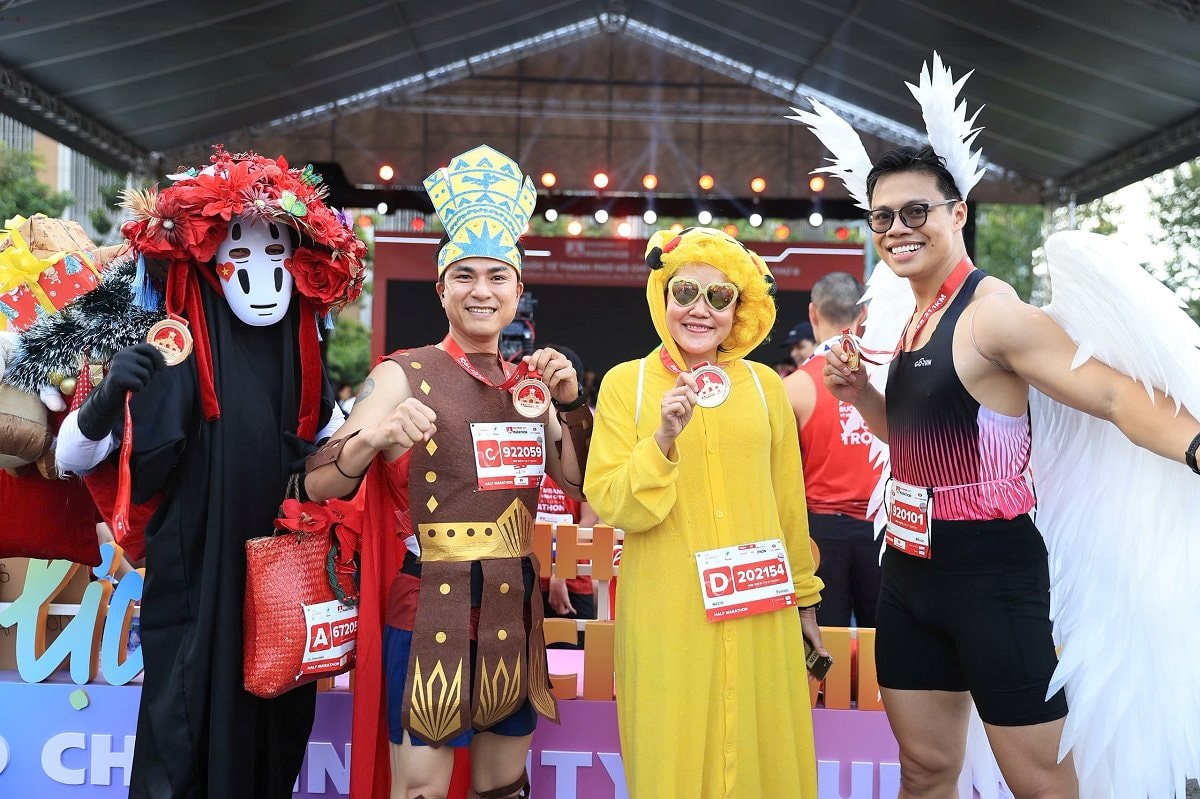 cac-runners-cosplay-nhieu-trang-phuc-khi-tham-gia-giai-dau.jpg