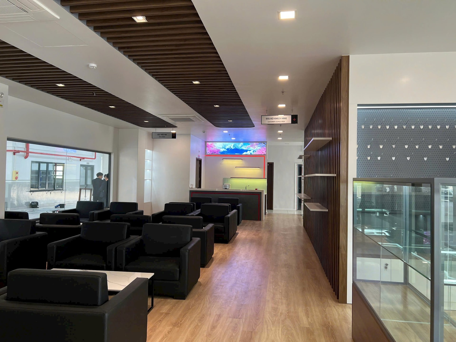 khu-vuc-phong-cho-cho-khach-hang.jpg