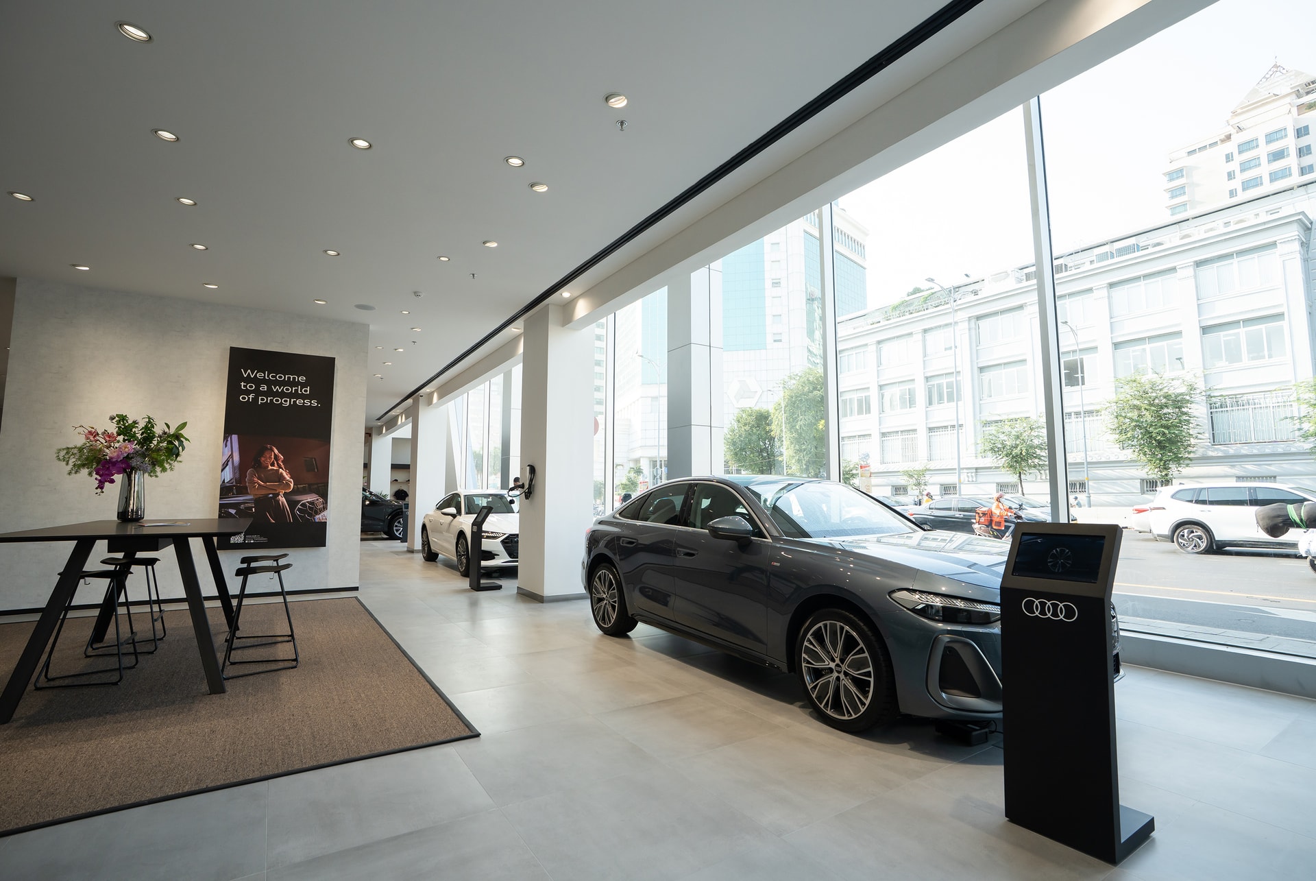 audi-progressive-showroom-3.jpg