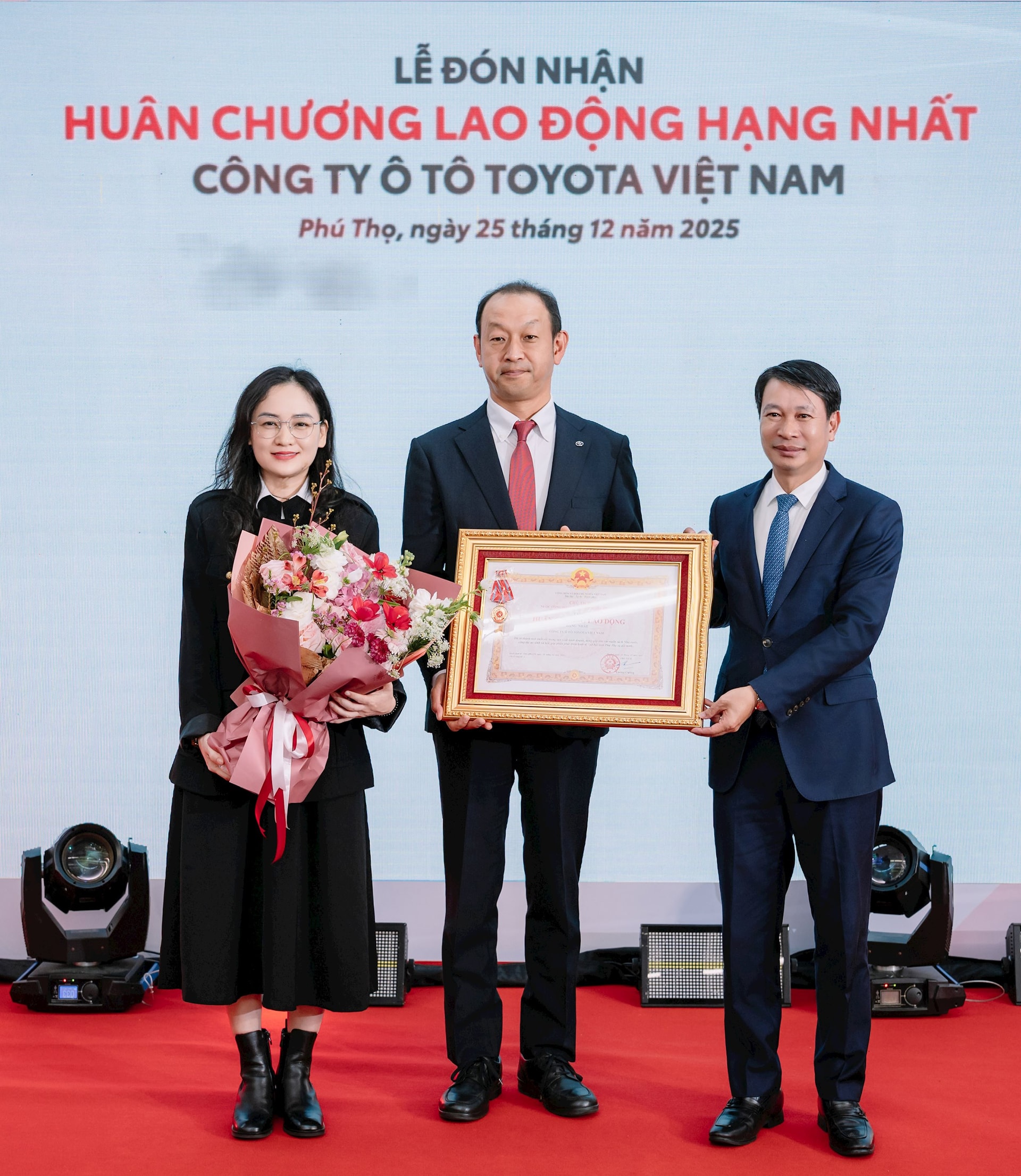 toyota-viet-nam-don-nhan-huan-chuong-lao-dong-hang-nhat.jpg.jpg