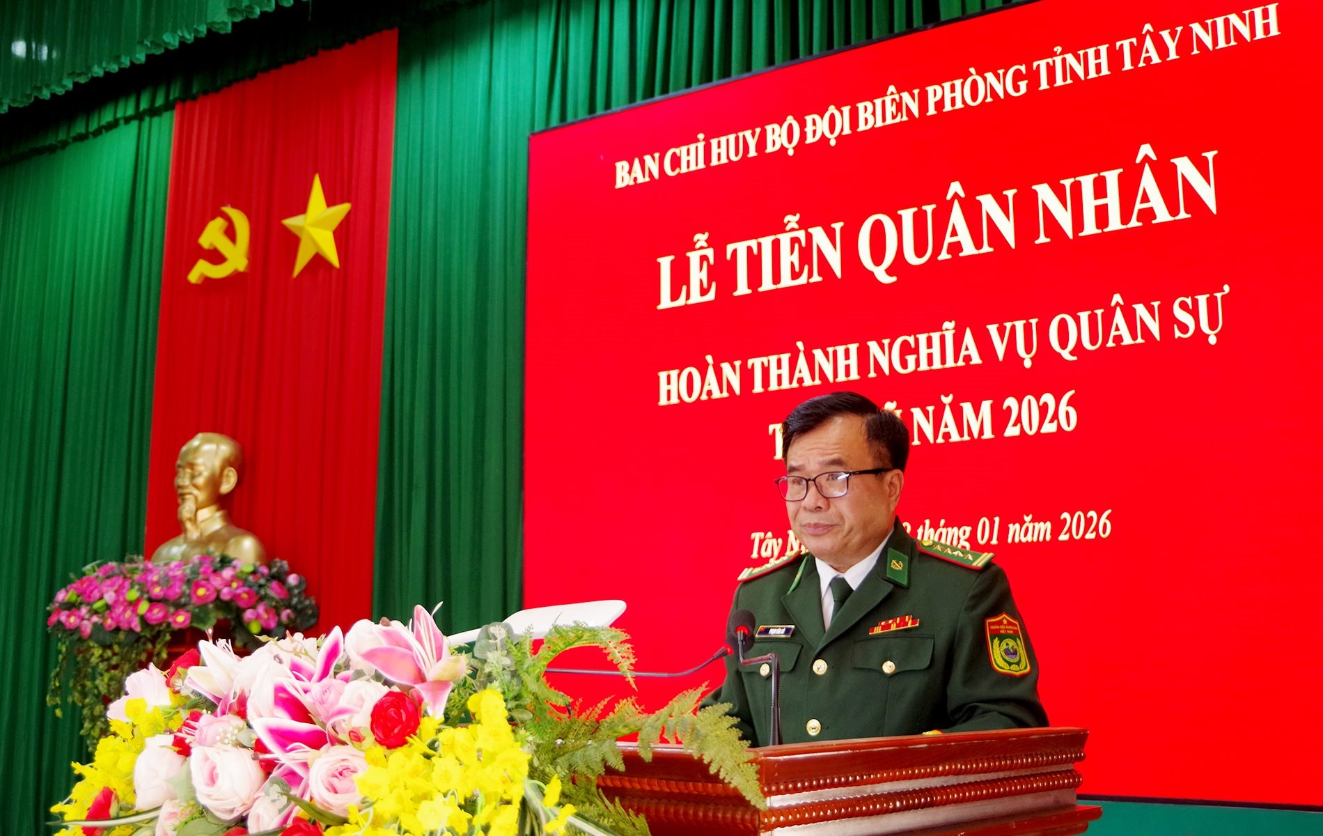 a1_dai-ta-pham-van-co-pho-chi-huy-truong-tham-muu-truong-ban-chi-huy-bo-doi-bien-phong-tinh-ghi-nhan-bieu-duong.jpg