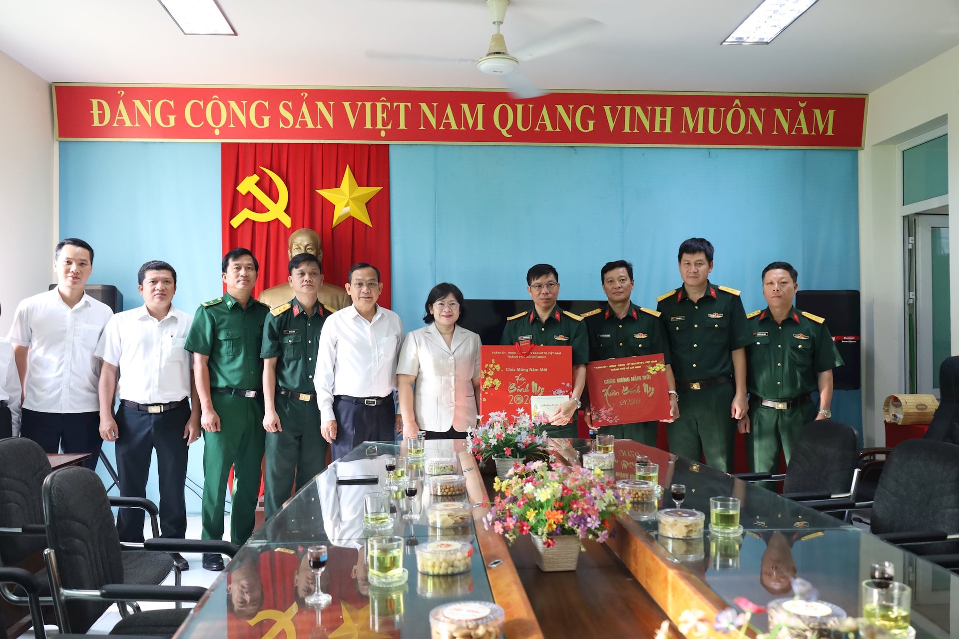 doan-den-tham-chuc-tet-cum-35-cuc-75-tong-cuc-2-phuong-thong-tay-hoi.jpg