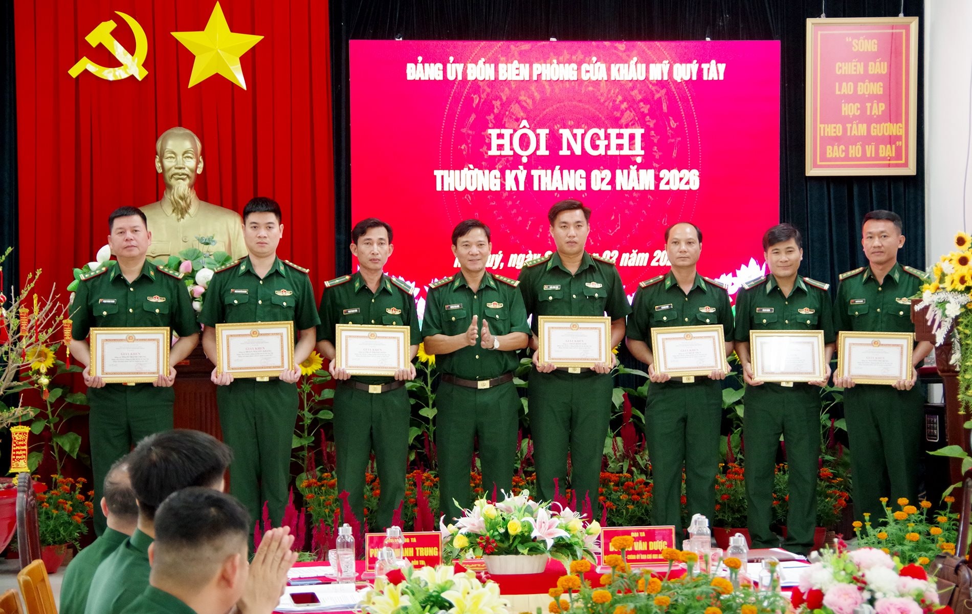 a3_dai-ta-duong-van-duoc-bi-thu-dang-uy-chinh-uy-ban-chi-huy-bo-doi-bien-phong-tinh-trao-khen-cac-dang-vien-dat-tieu-chuan.jpg