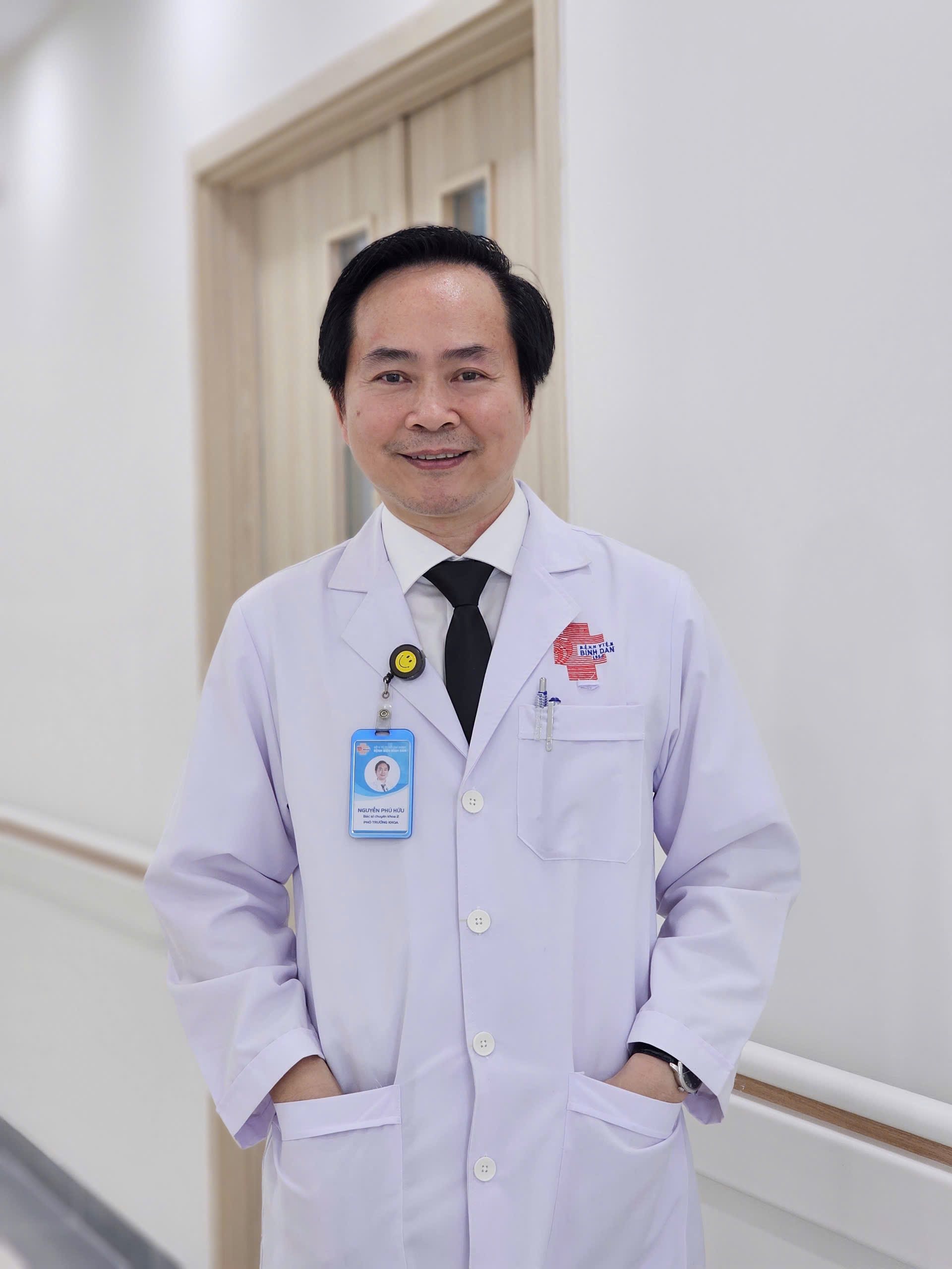 hinh-1-tsbsckii-nguyen-phu-huu-truong-khoa-phau-thuat-dai-truc-trang-benh-vien-binh-dan.jpg