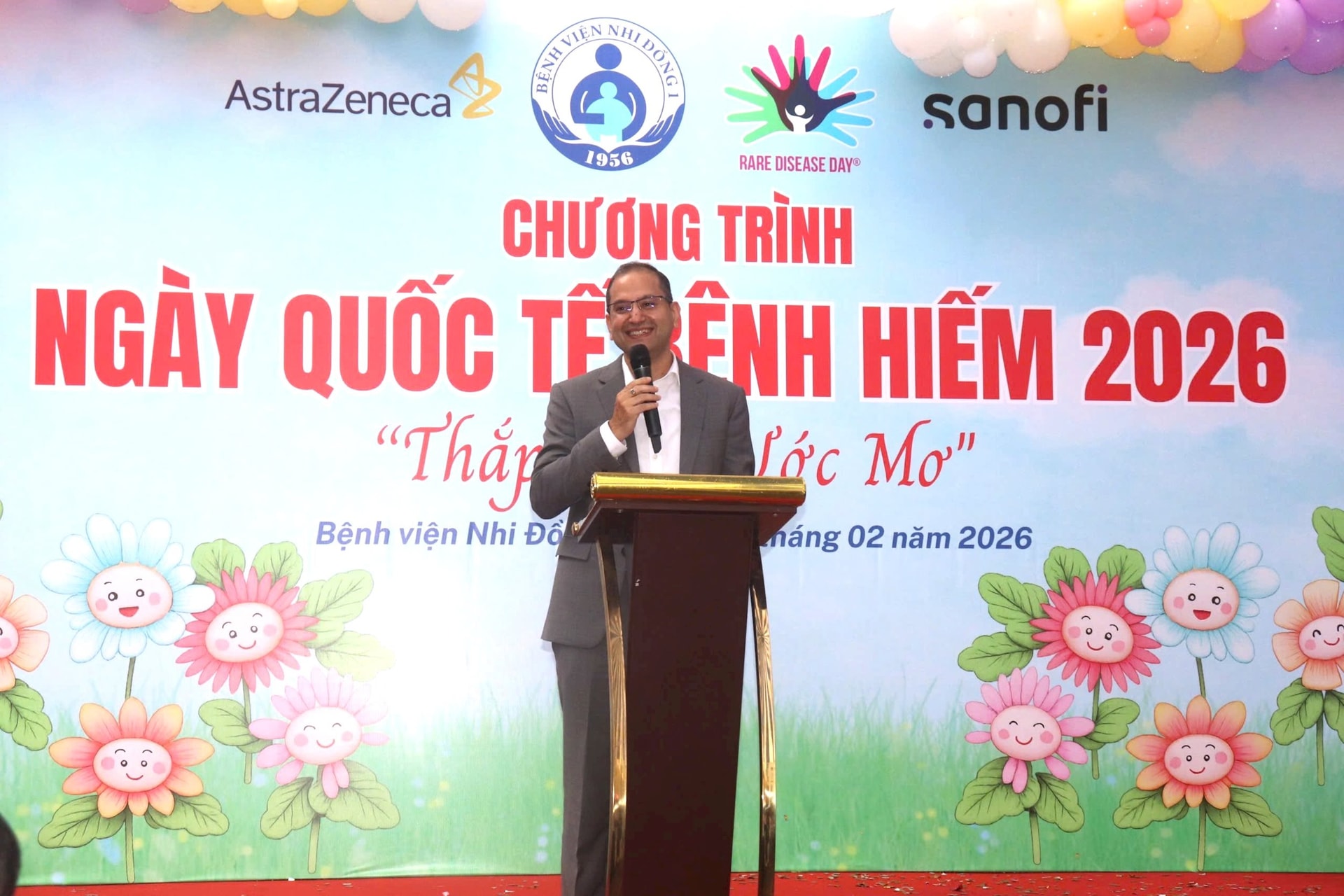 tong-giam-doc-astrazeneca-viet-nam-phat-bieu-trong-su-kien-huong-ung-ngay-quoc-te-benh-hiem-tai-benh-vien-nhi-dong-1.jpeg