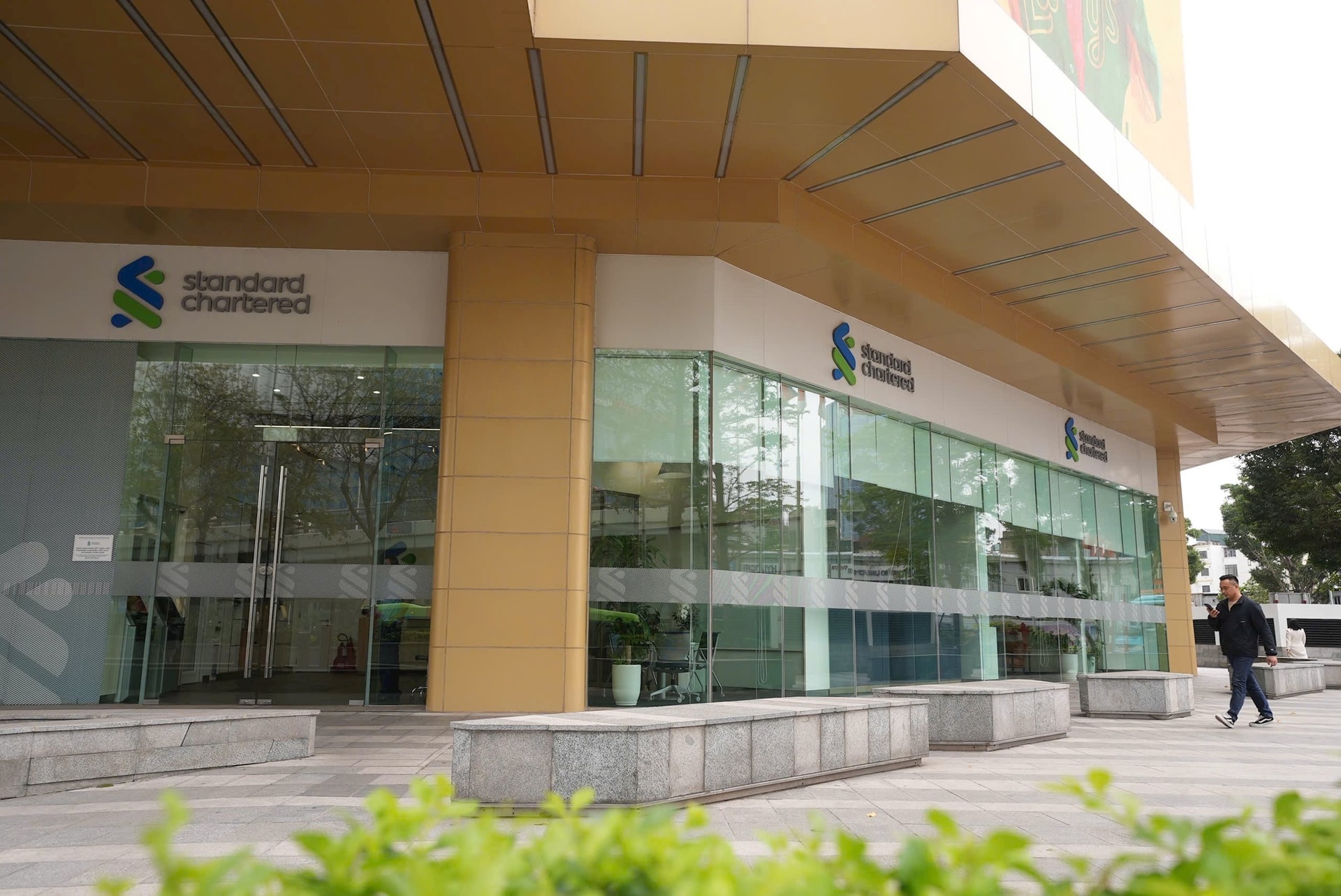 standard-chartered-bank-vietnam-in-hanoi_2.jpg