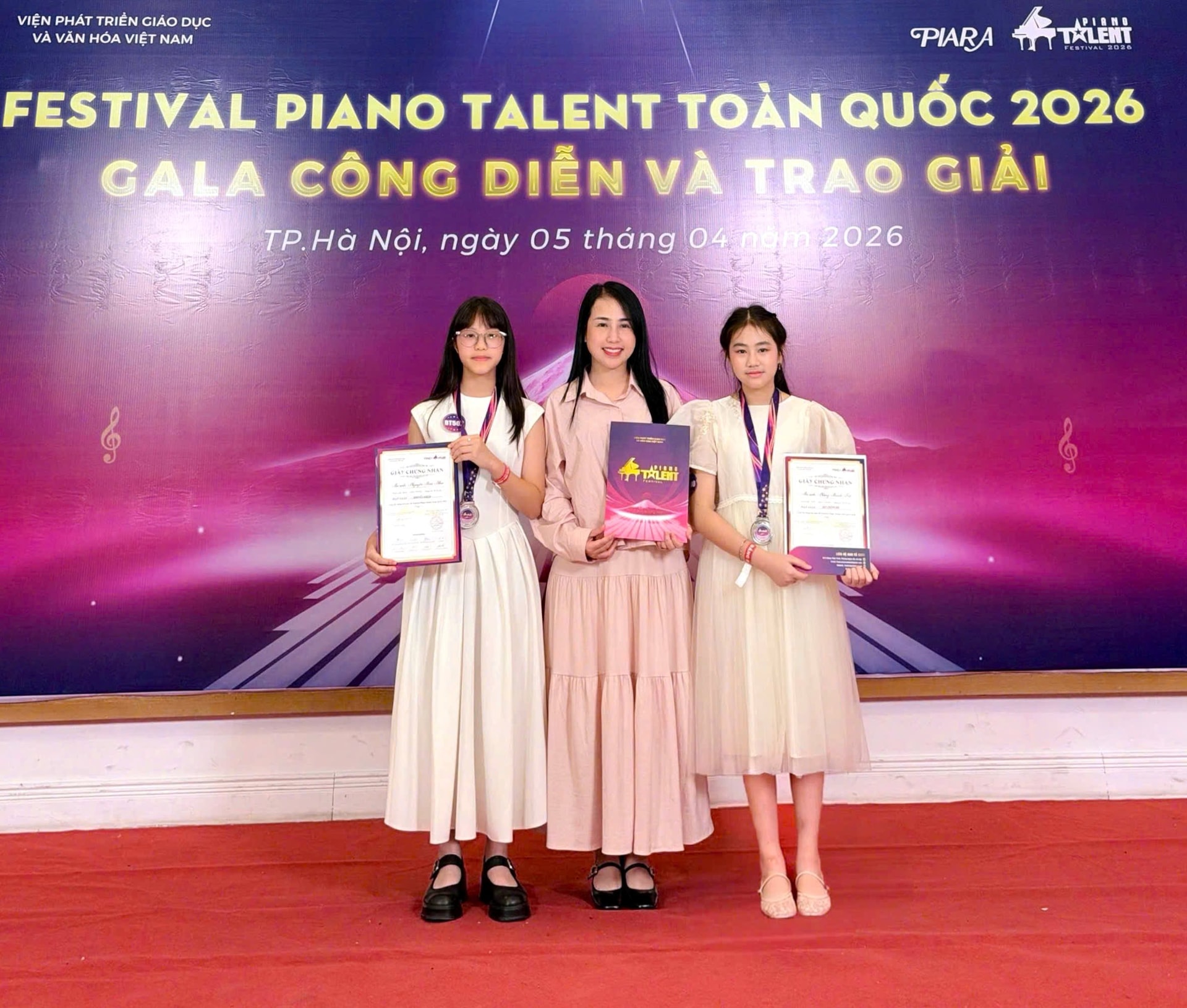 2-thi-sinh-doi-tuyen-nang-khieu-piano-cao-bang-gianh-2-huy-chuong-bac-va-chung-chi-piara-do-hiep-hoi-tham-dinh-nhat-ban-cong-nhan..jpg