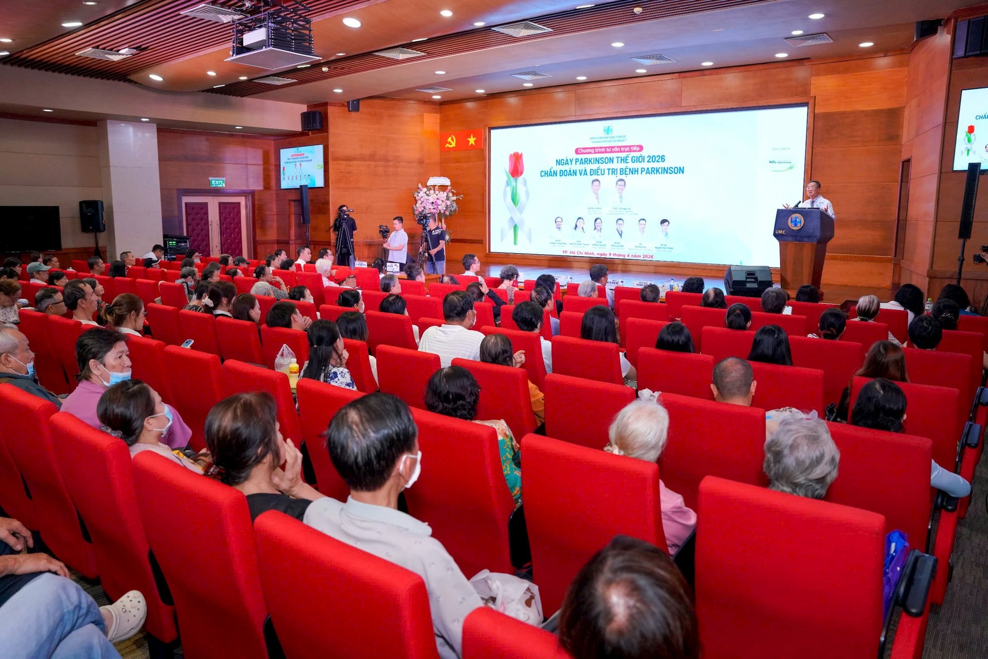 toan-canh-chuong-trinh-sinh-hoat-cong-dong-nguoi-benh-parkinson-thu-hut-dong-dao-nguoi-benh-va-than-nhan-tham-du-tai-benh-vien-dai-hoc-y-duoc-tp.-ho-chi-minh.jpg