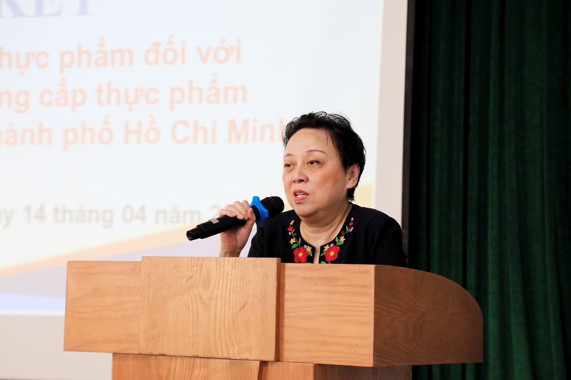 pham-khanh-phong-lan.jpg