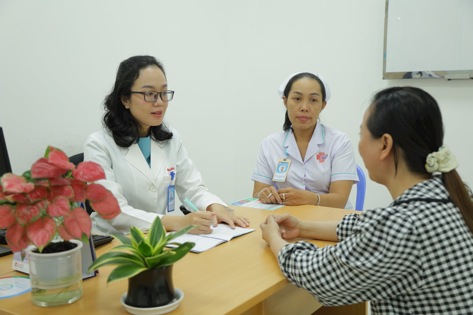 ths.bs-ck2-huynh-doan-phuong-mai-pho-khoa-nieu-nu-nieu-chuc-nang-tu-van-cho-benh-nhan.jpg