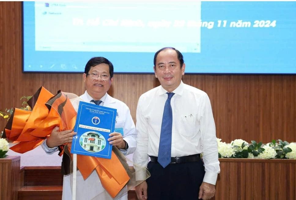 ts.bs-diep-bao-tuan-nhan-quyet-dinh-bo-nhiem-giam-doc-bv-ung-buou-vao-nam-2024.jpeg