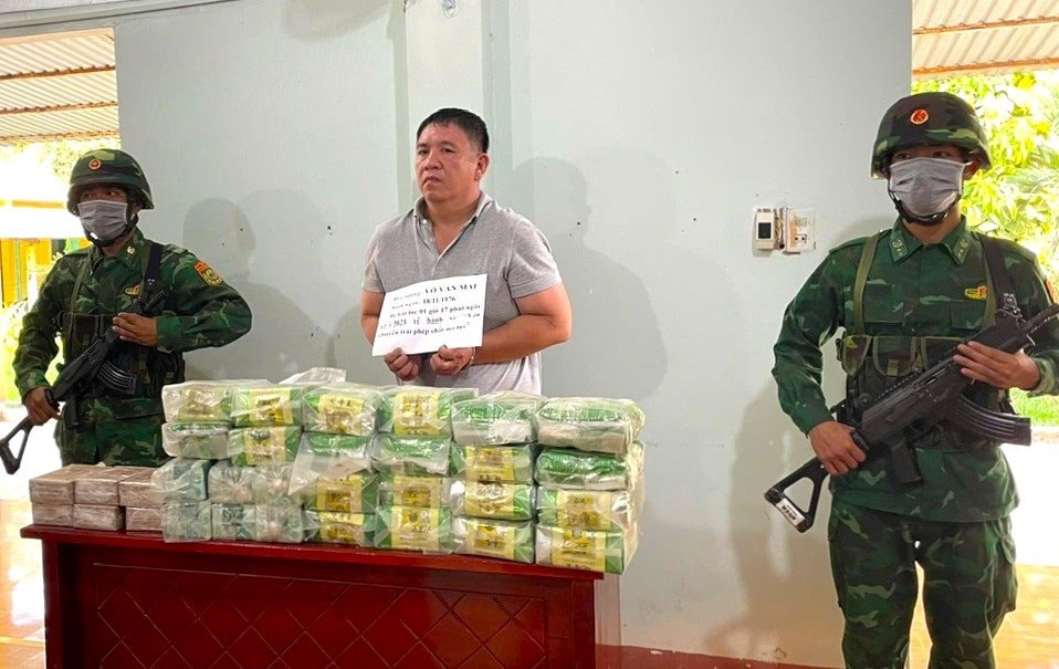 doi-tuong-va-tang-vaathj-trong-chuyen-an-a3-1124.2p-bat-3-doi-tuong-thu-30-169-kg-ma-tuy-cac-loai.jpg