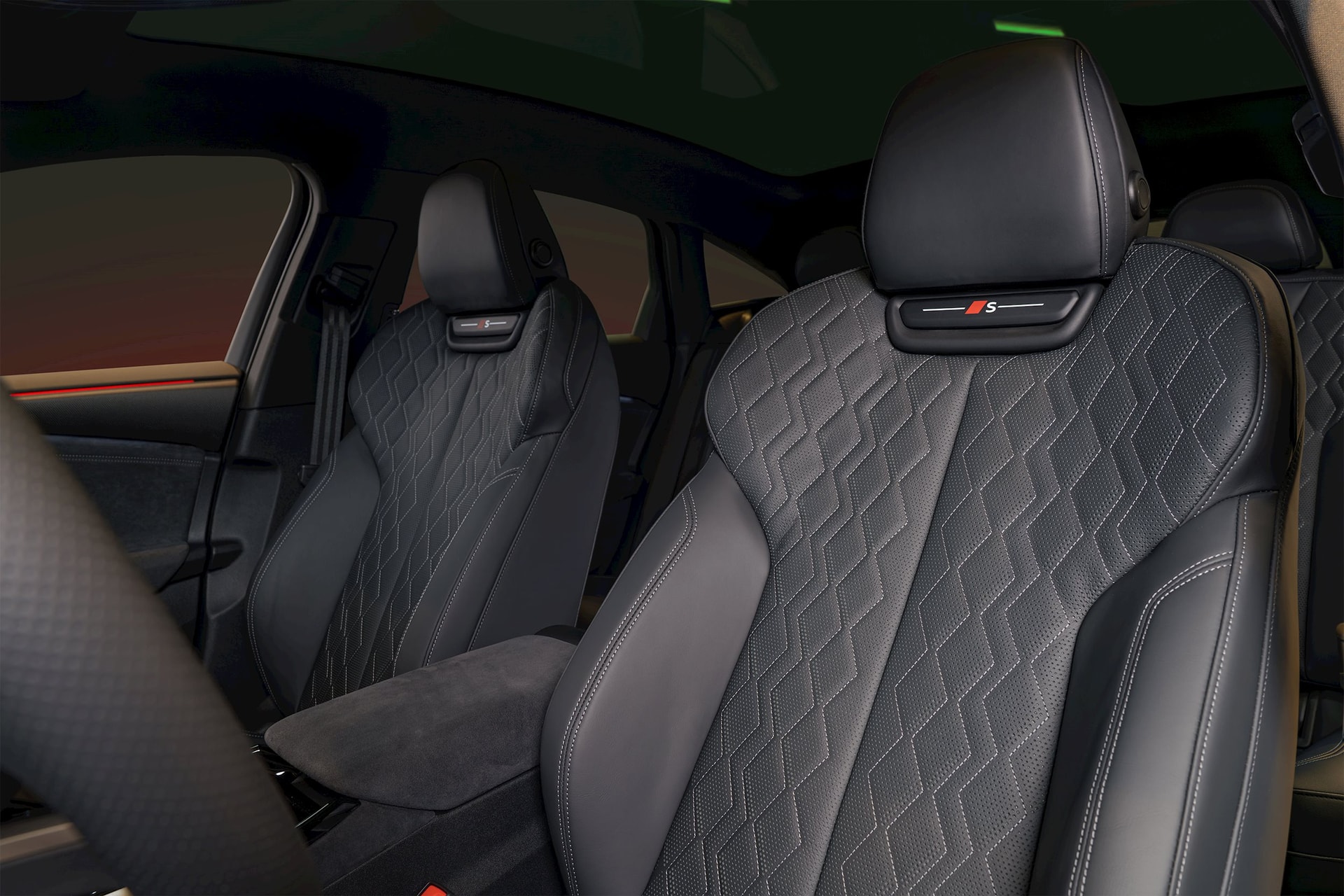 audi-s6-sportback-e-tron-7.jpg