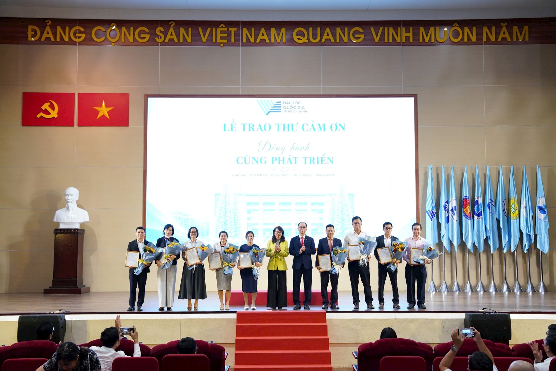 trao-thu-cam-on.jpg