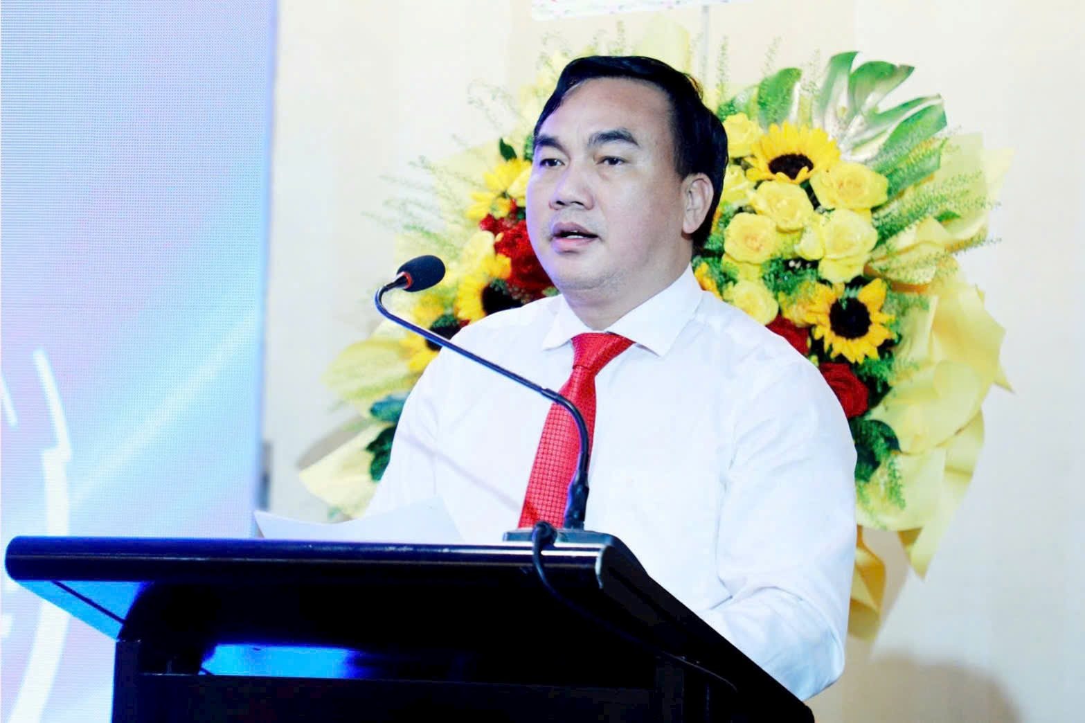 hinh-2-ong-pham-dinh-dung-truong-ban-quan-ly-khu-nong-nghiep-cong-nghe-cao-tp.hcm-.jpg