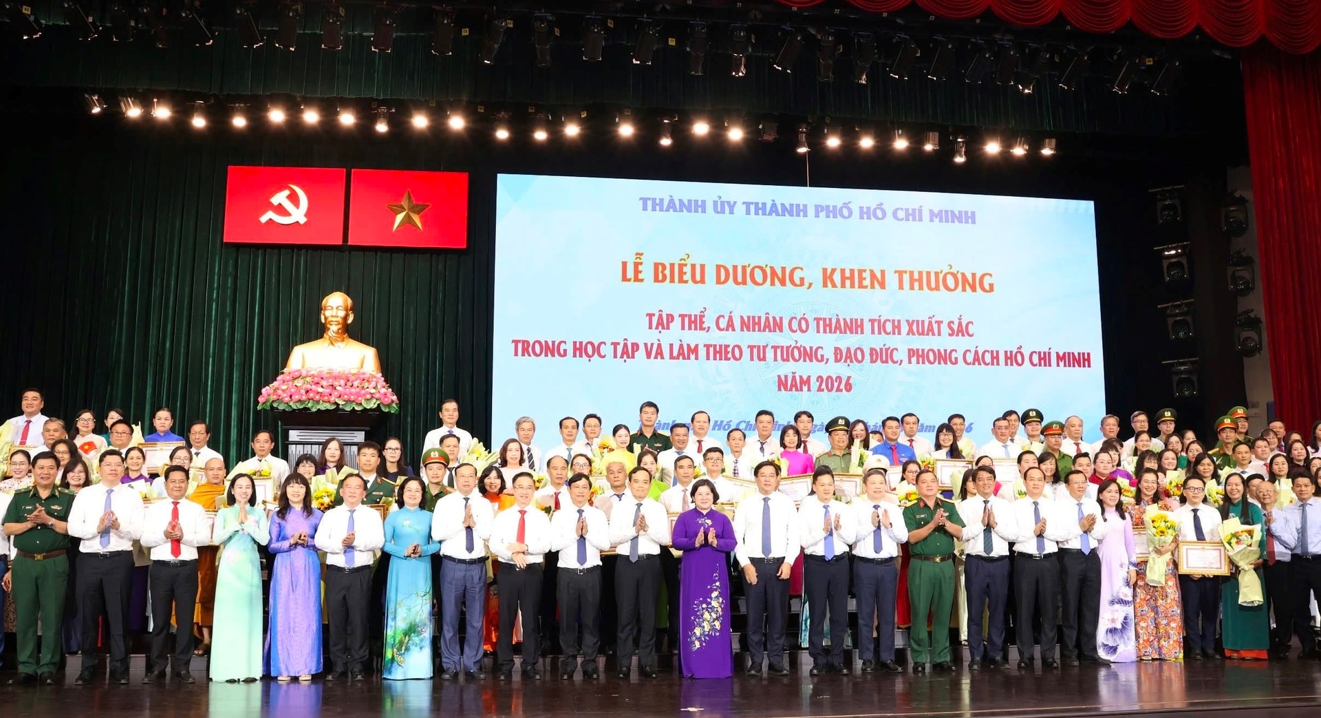 tp.hcm-bieu-duong-khen-thuong-tap-the-ca-nhan-hoc-tap-va-lam-theo-bac-ho.jpg