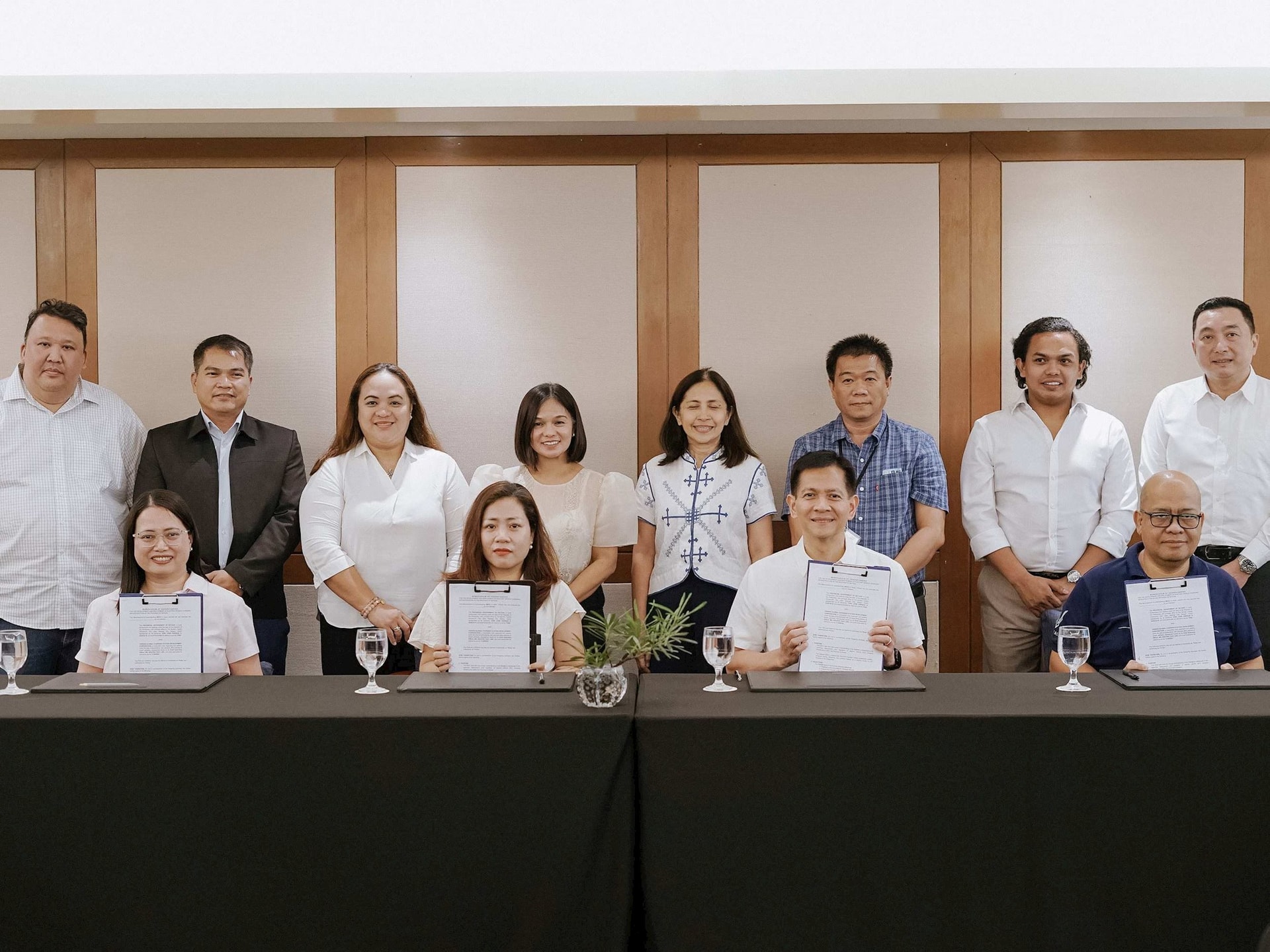 vgreen-php-ky-mou-chinh-quyen-va-doanh-nghiep-philippines-mo-tram-sac-1.jpg