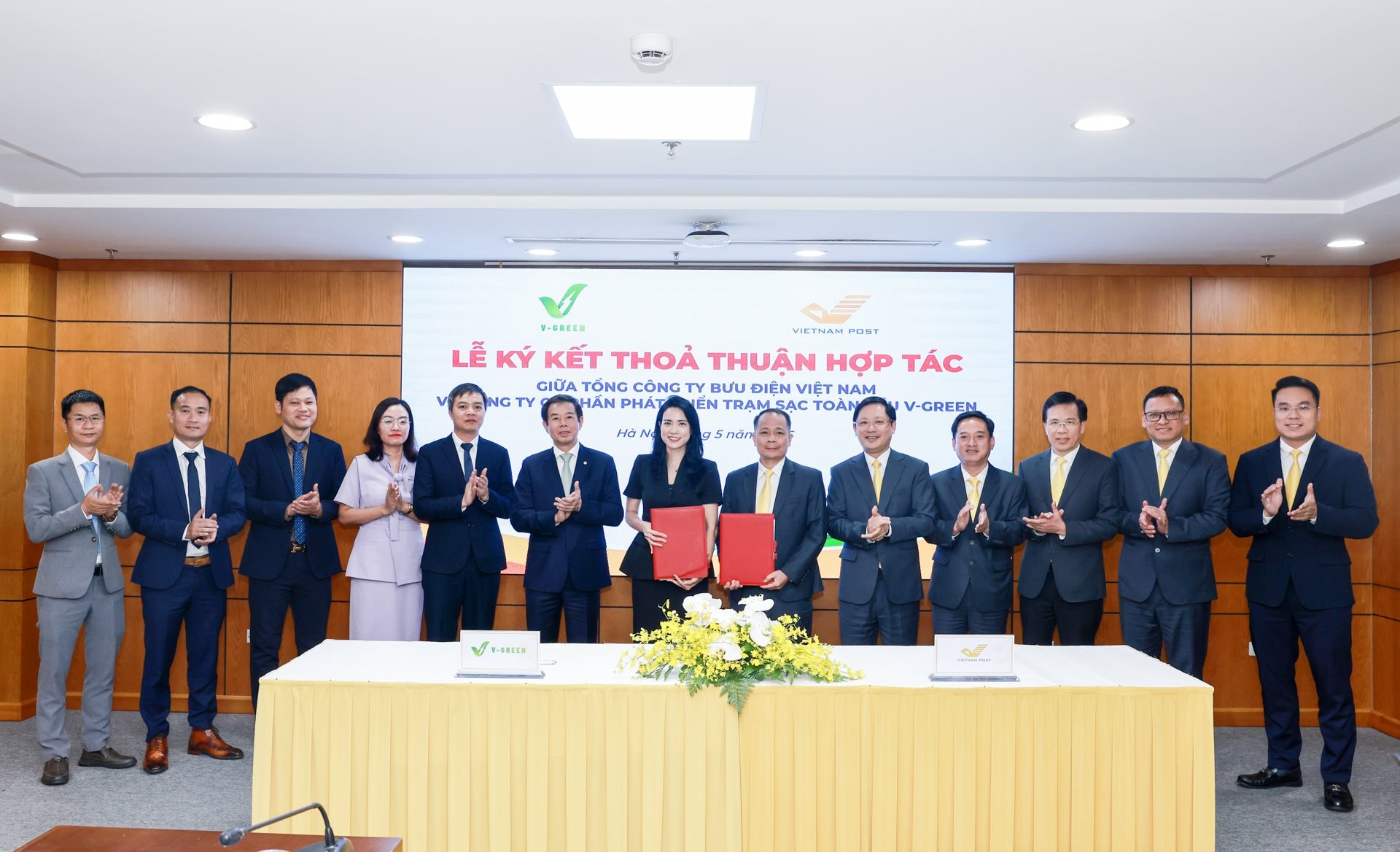 vgreen-hop-tac-voi-vnpost-2.jpg