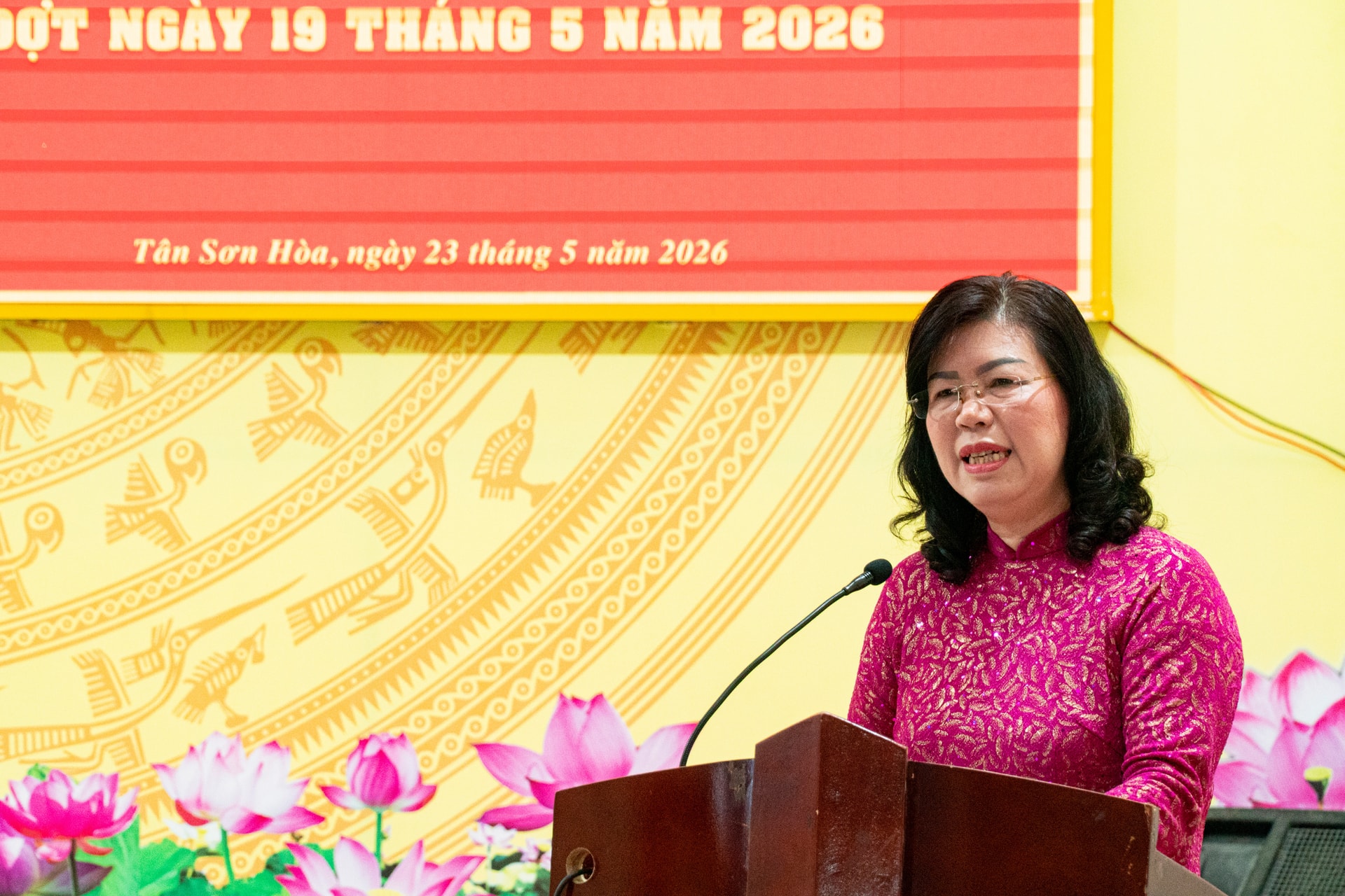 trao-huy-hieu-dang-tsh-2.jpg