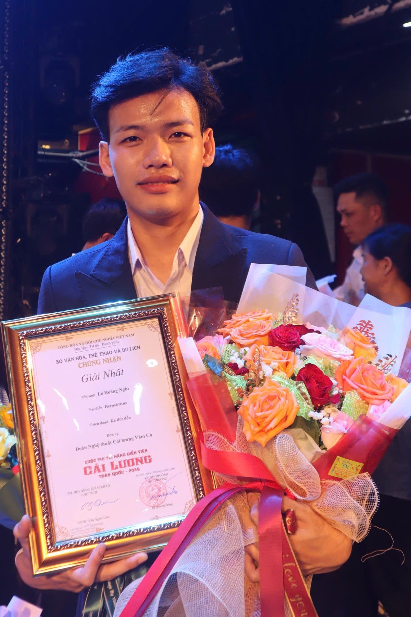 hoang-nghi.jpg