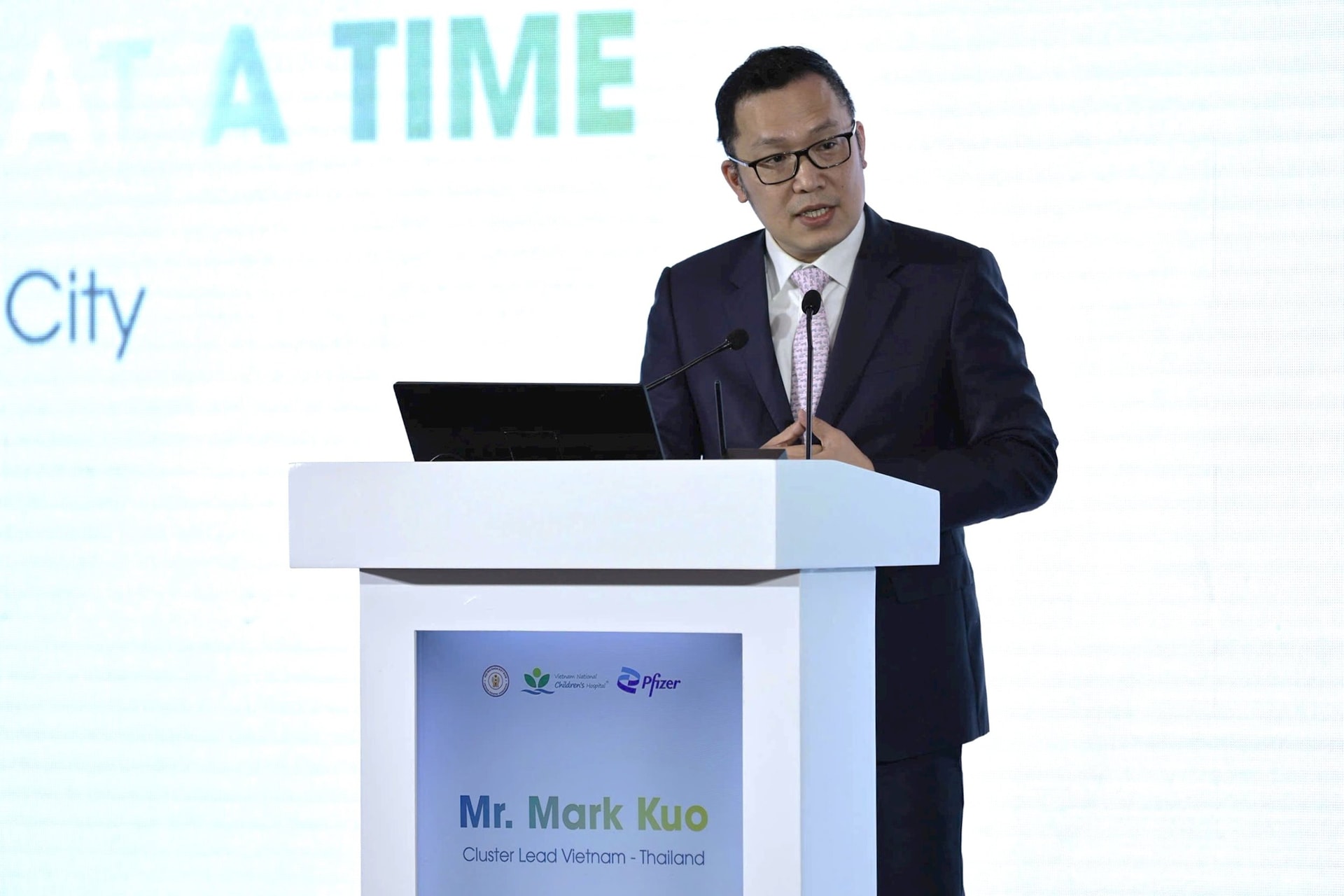 ong-mark-kuo-tong-giam-doc-pfizer-viet-nam-va-thai-lan.jpg