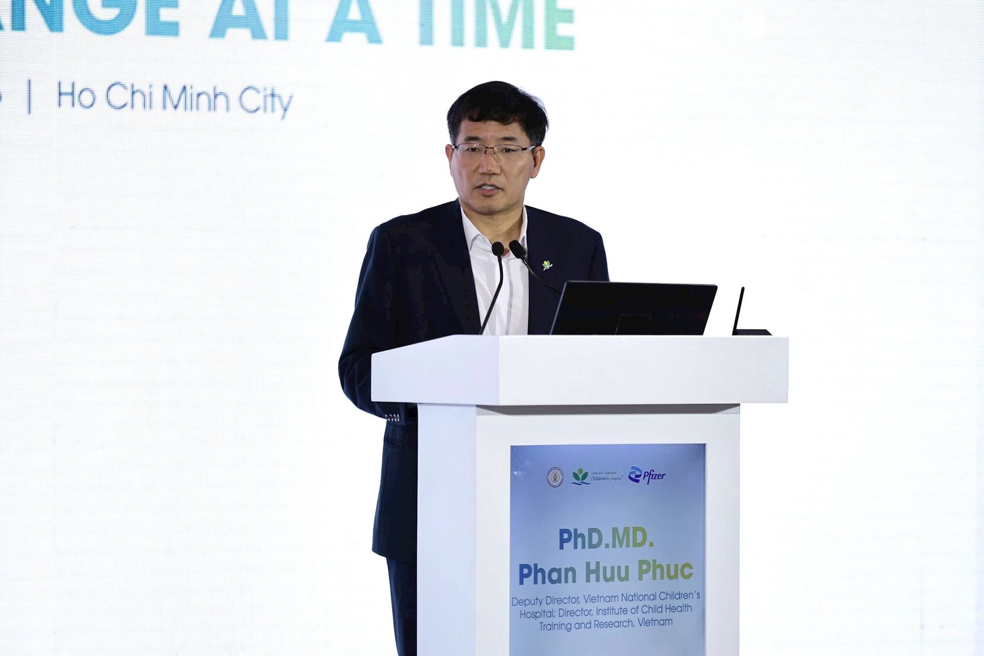 ts.-phan-huu-phuc-pho-giam-doc-phu-trach-chuyen-mon-benh-vien-nhi-trung-uong-tong-thu-ky-hoi-nhi-khoa-viet-nam.jpg