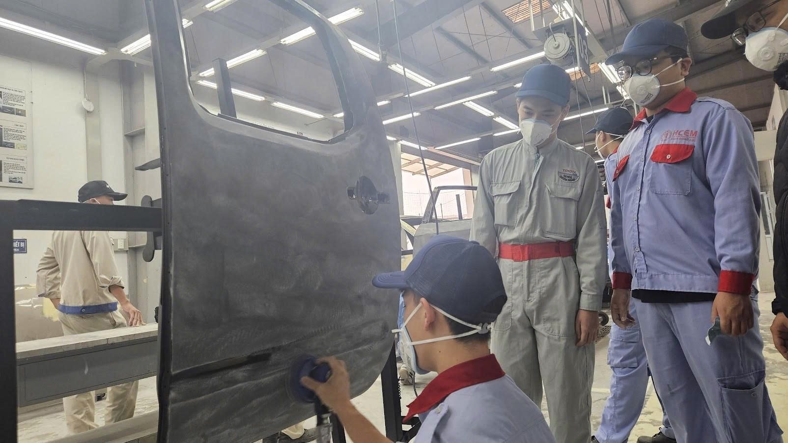 sinh-vien-duoc-dao-tao-trong-chuong-trinh-hoc-bong-day-nghe-toyota-2-a.jpg