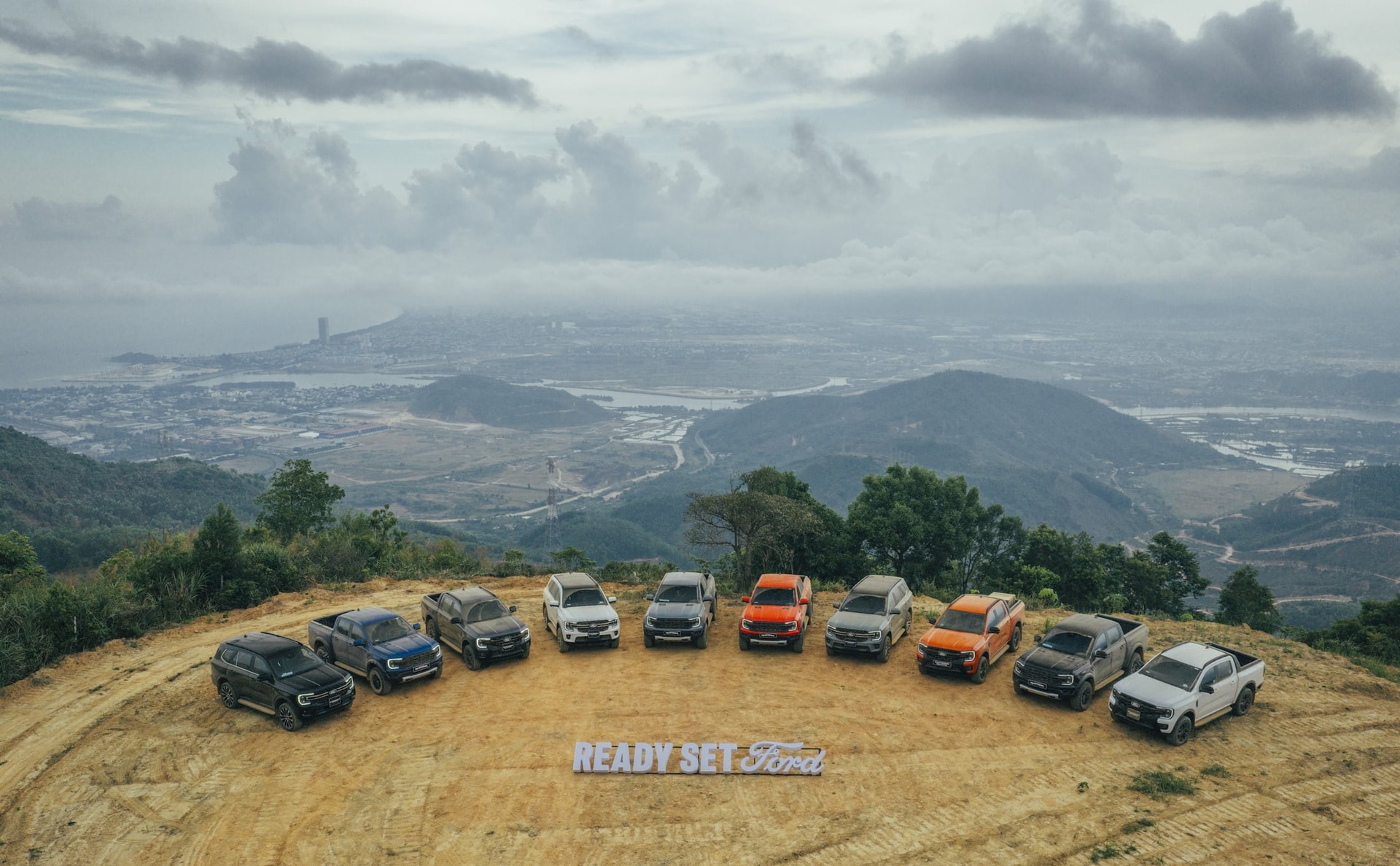 mua-he-soi-dong-cung-ford-1.jpg