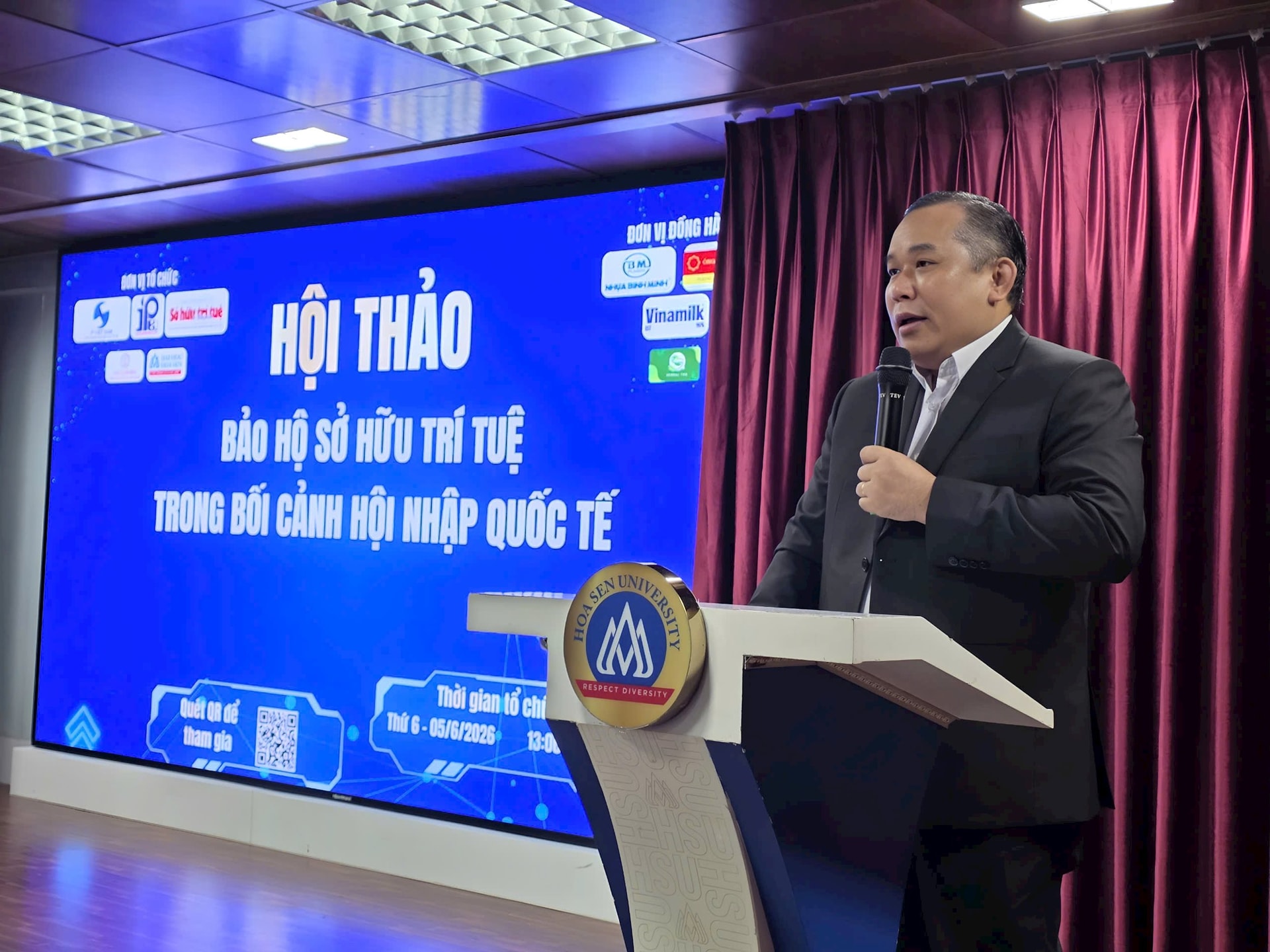 pht-dai-hoc-hoa-sen.jpg