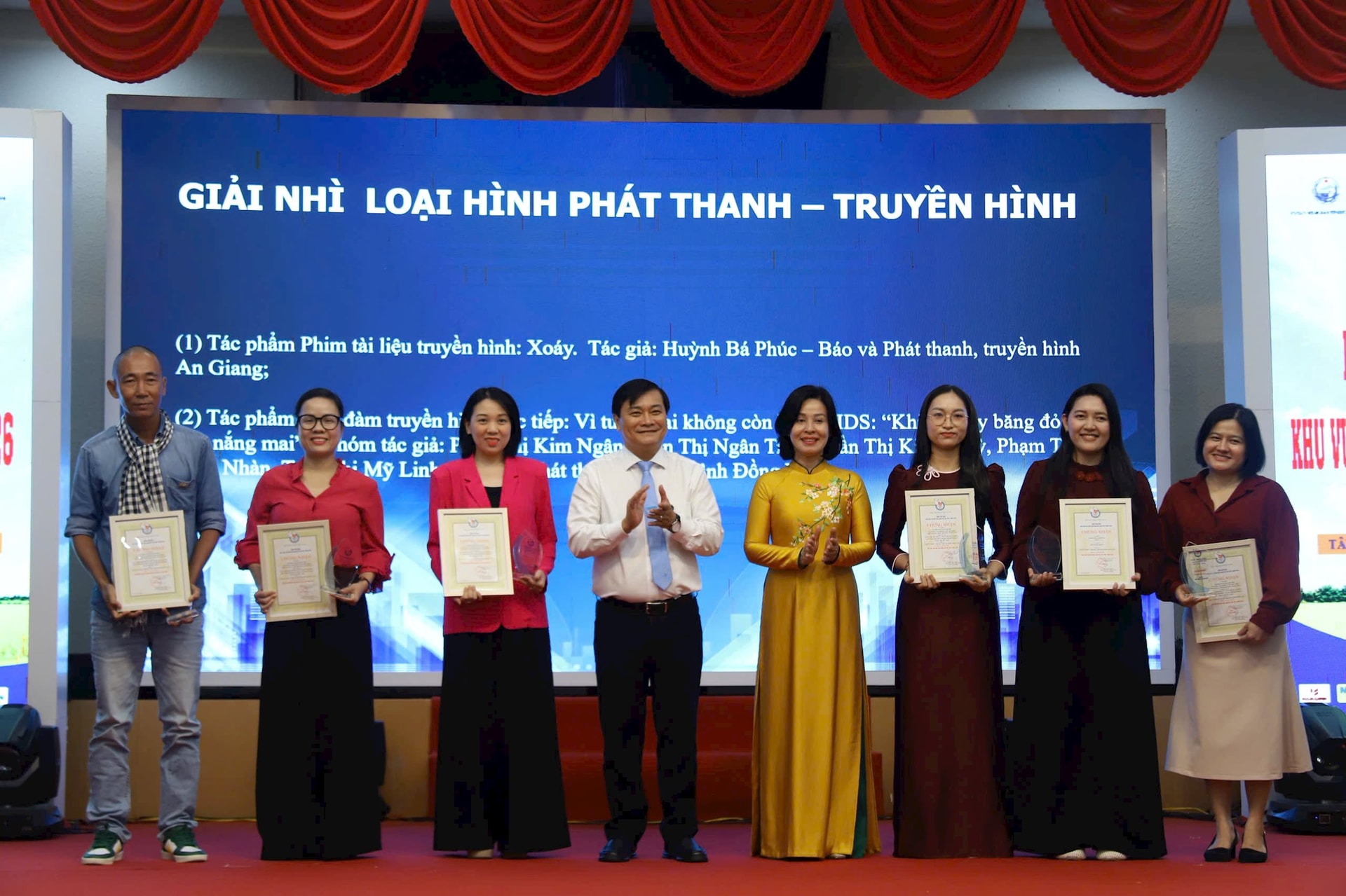 giai-nhi.jpg