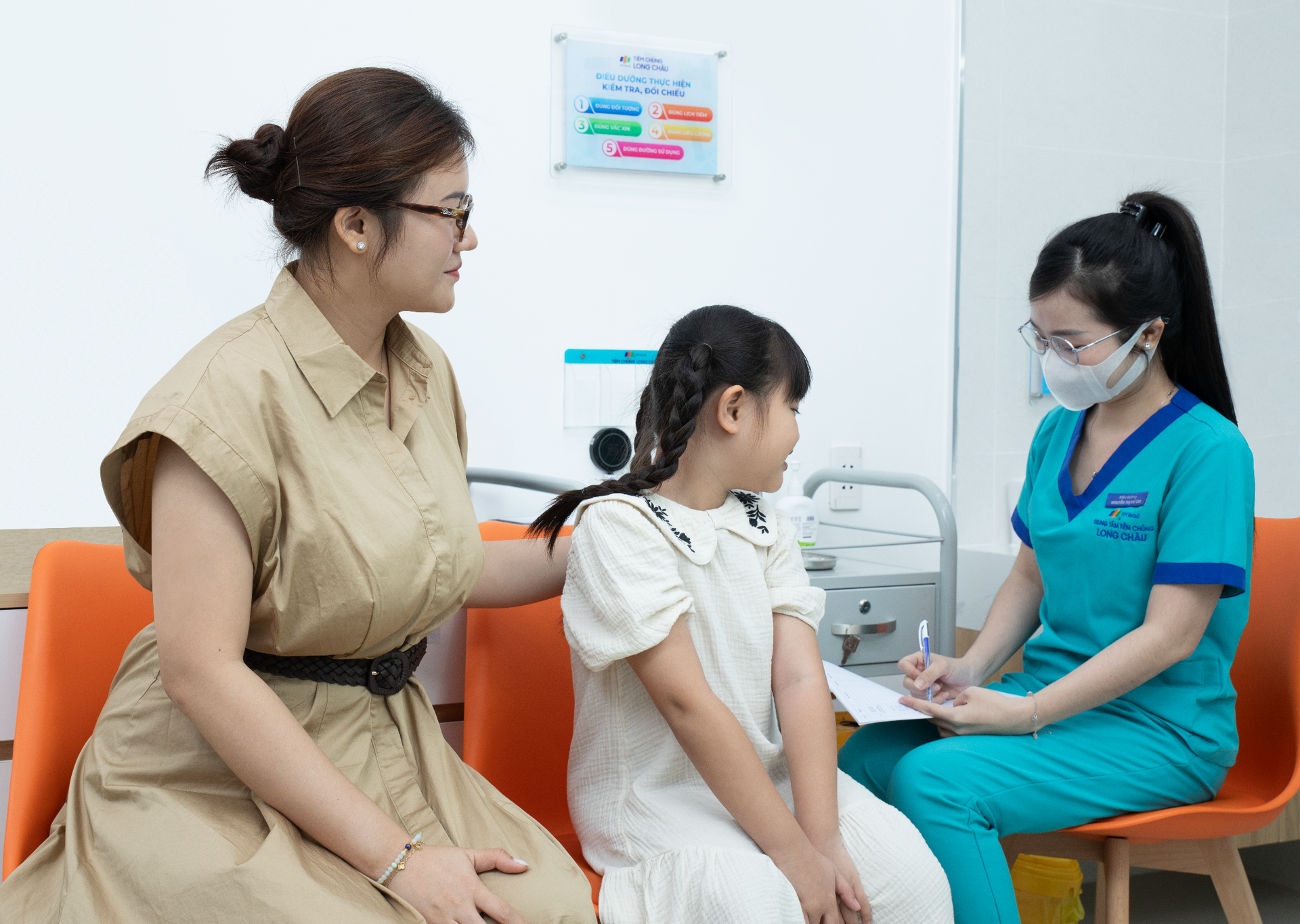 long-chau-vaccine-1.png