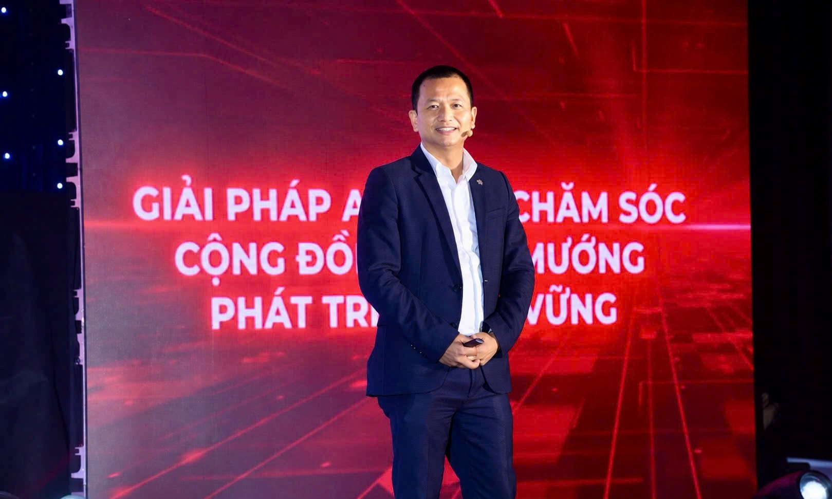 ong-phung-ba-khang-pho-tong-giam-doc-khoi-khach-hang-tiep-thi-va-san-pham-prudential-viet-nam-chia-se-tai-hoi-thao.jpg
