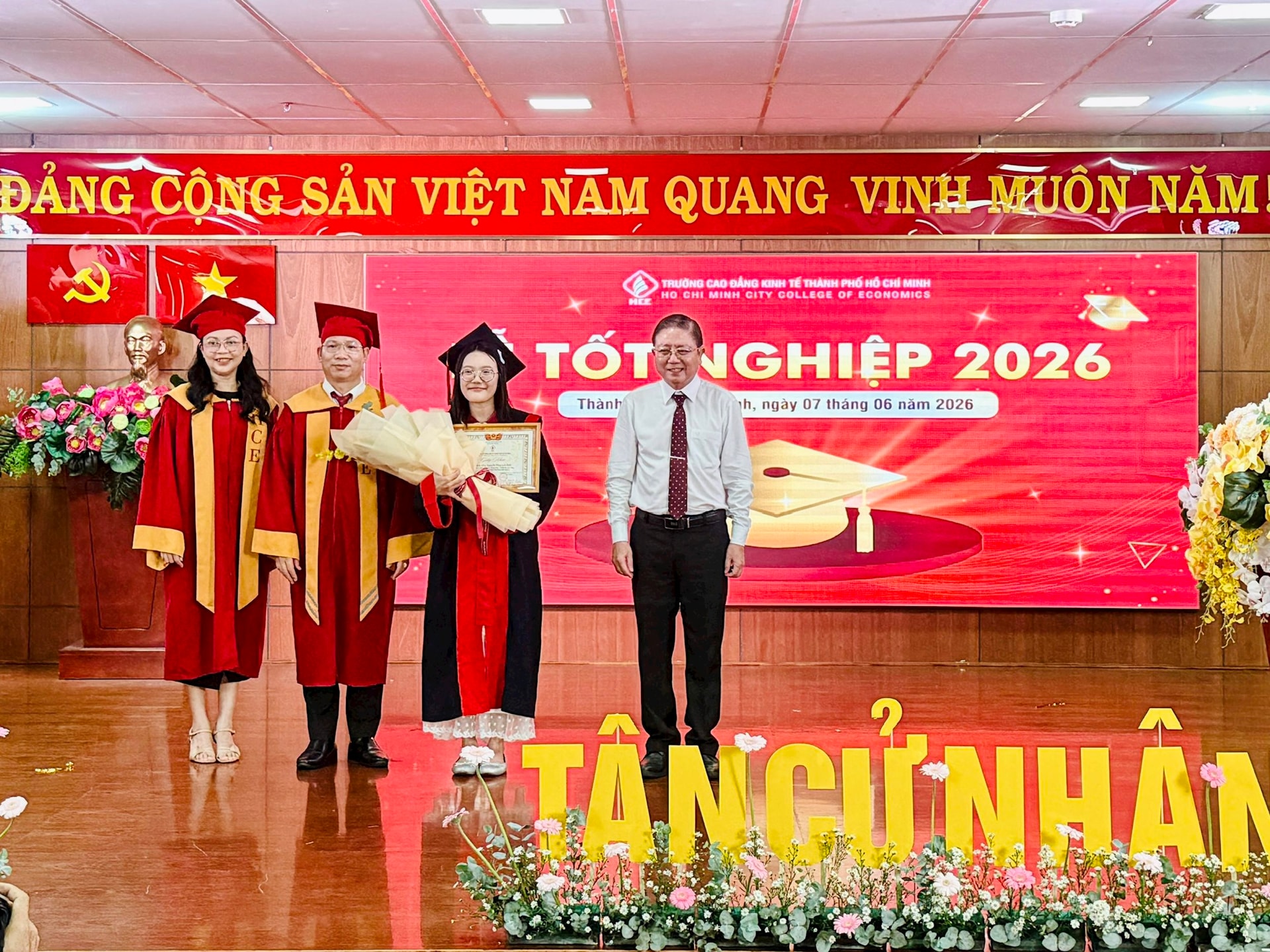 thu-khoa.jpg