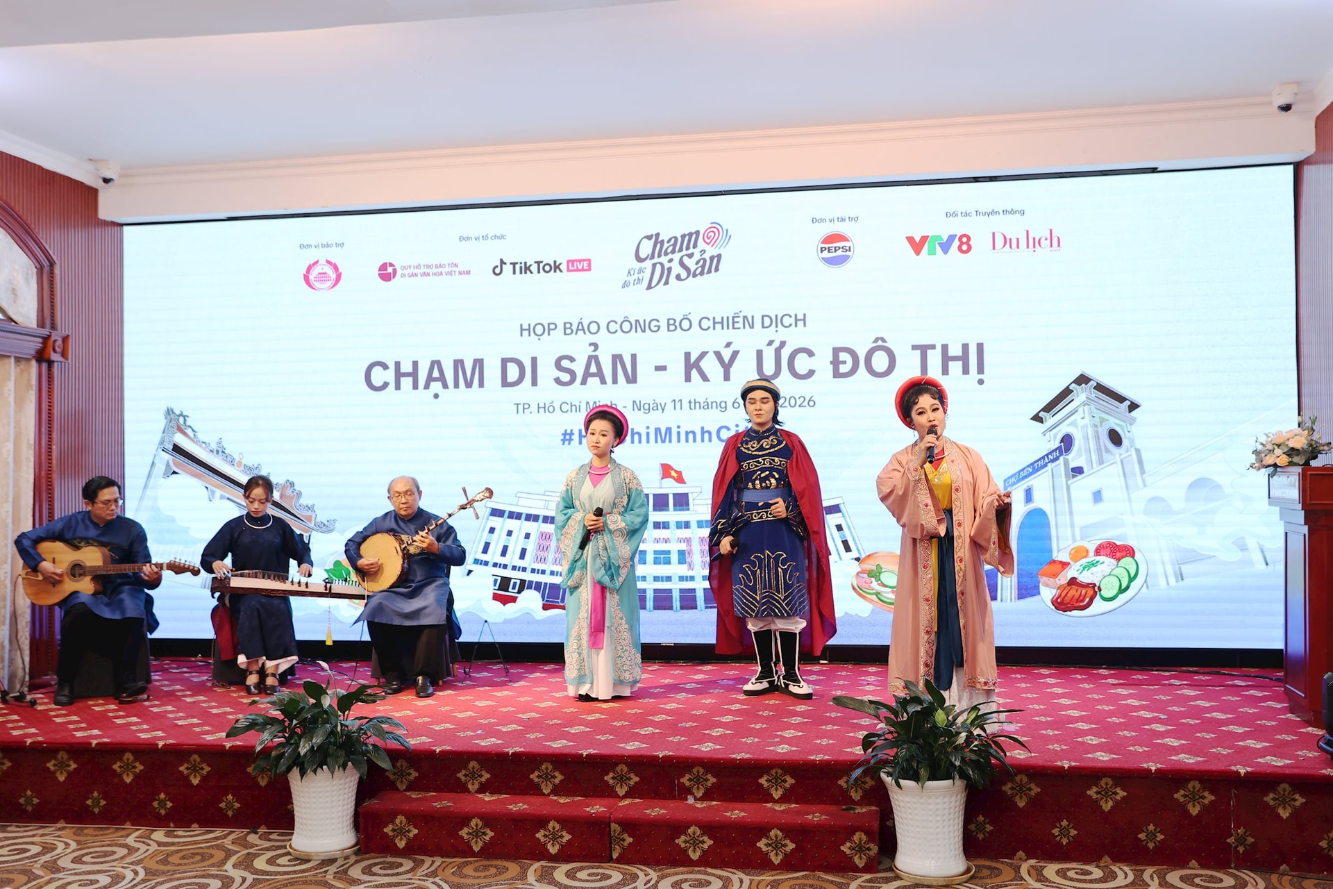 trinh-dien-vong-co-khuc-tri-am-2.jpg
