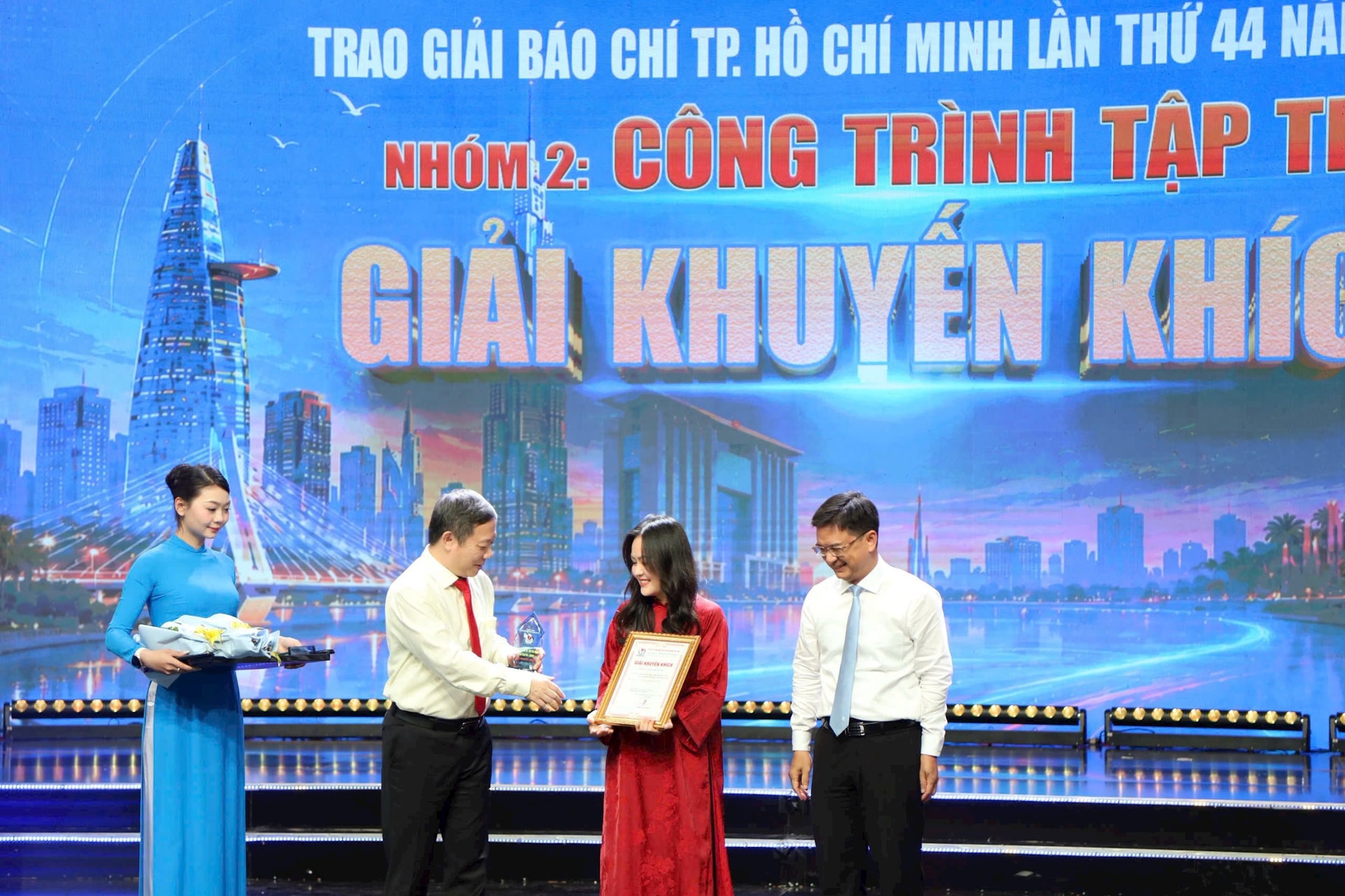 cong-trinh-tap-the.jpg