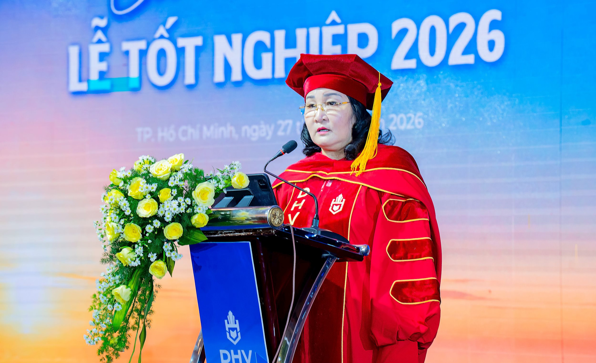 dhv-vinh-danh-tan-cu-nhan-3.jpg