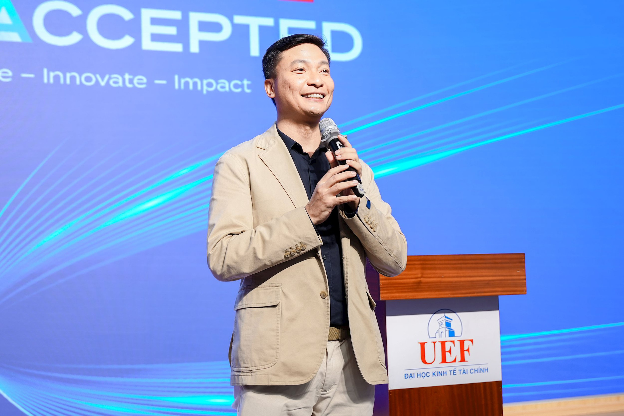 ts.-ngo-minh-hai-pho-hieu-truong-uef.jpg