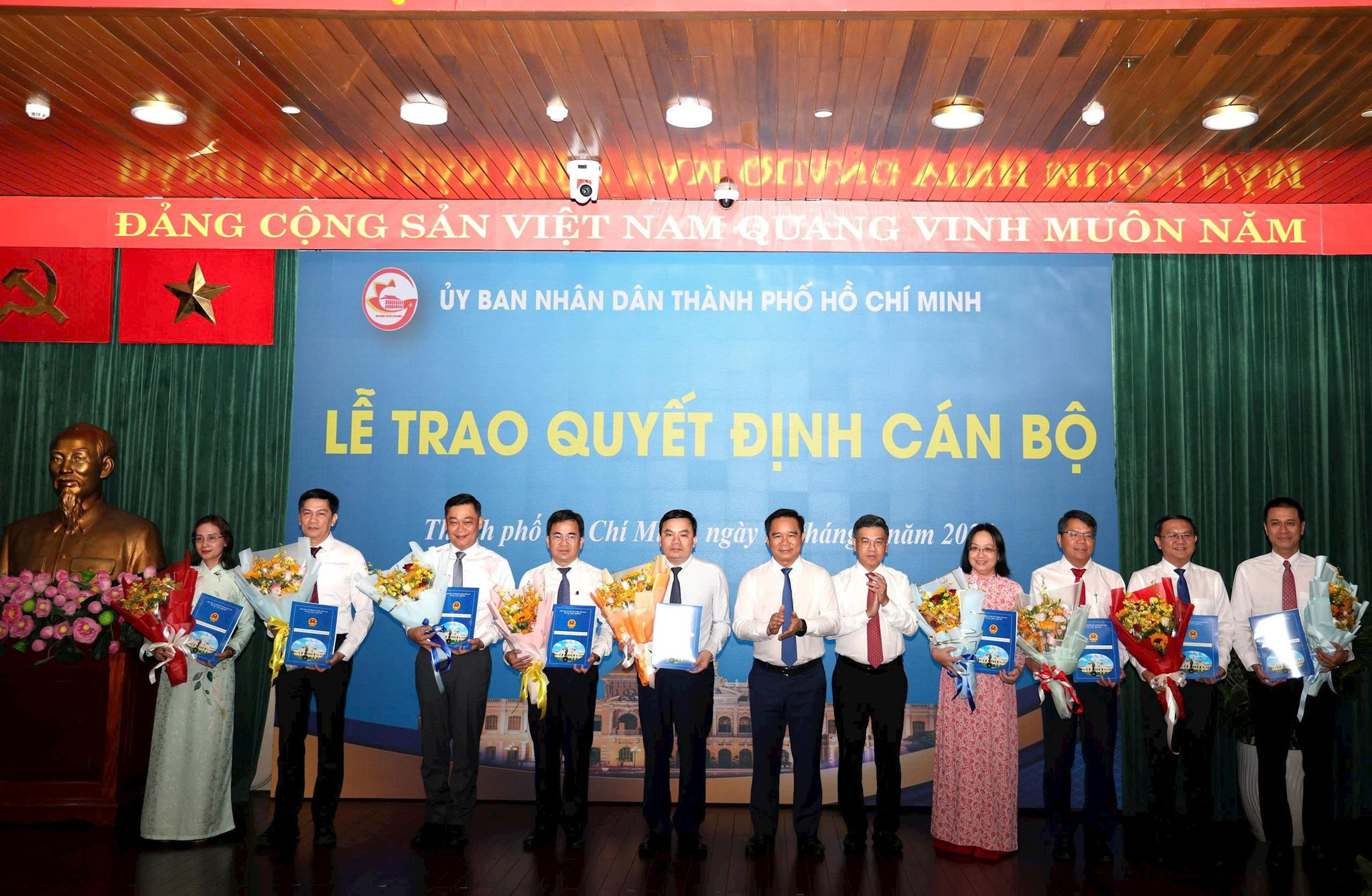 trao-quyet-dinh.jpg