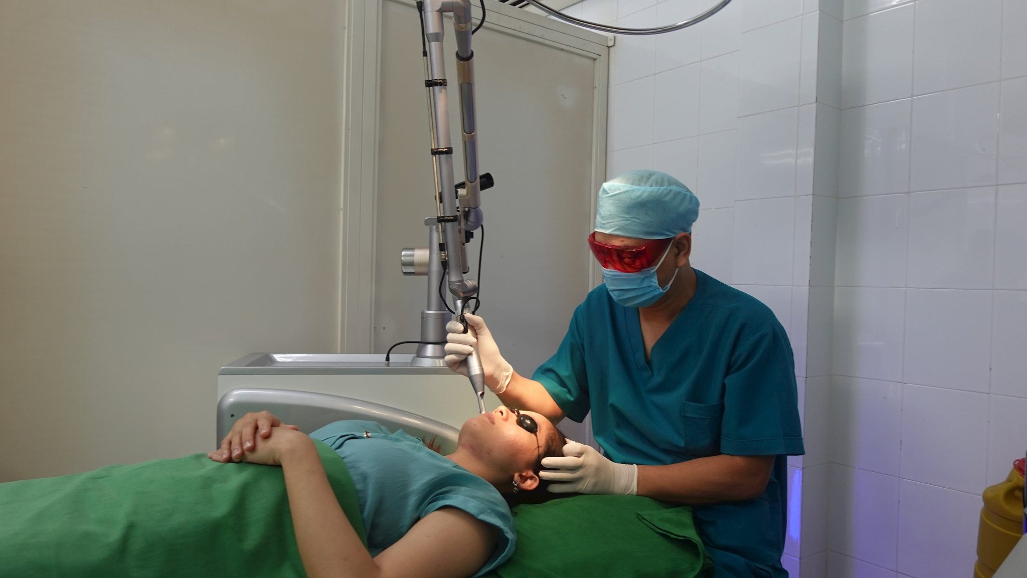 dieu-tri-laser-y-hoc-tai-vlys.jpg