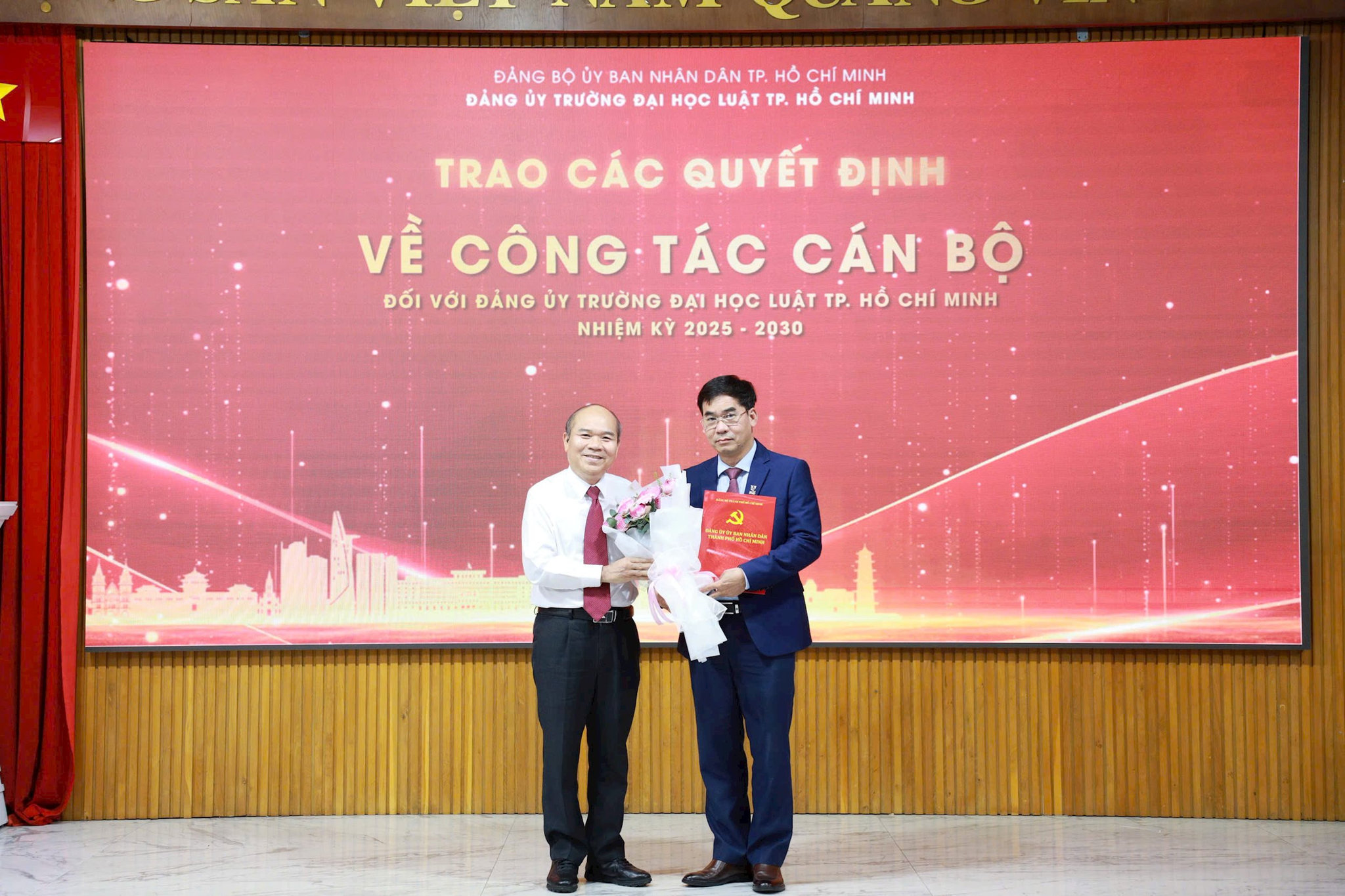 ong-tran-van-bay-trao-qd-cho-ts-le-truong-son.jpg