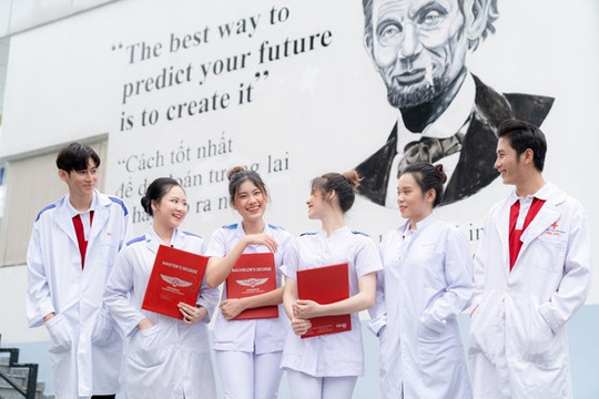 Trường đại học quốc tế Hồng Bàng bắt đầu đào tạo bác sĩ y học cổ truyền