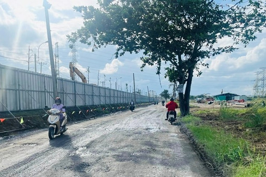 UBND huyện Nhà Bè phản hồi tuyến đường Phạm Hữu Lầu “bị cày nát” do thi công dự án Nhà Bè Metrocity GS