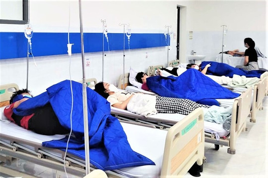 Bộ Y tế cử chuyên gia chống độc Bệnh viện Bạch Mai vào hỗ trợ điều trị học sinh Ischool ngộ độc thực phẩm