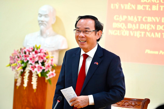 Bí thư Thành ủy TPHCM: Hỗ trợ, chăm lo cộng đồng người Việt Nam tại Campuchia bằng lương tâm, trách nhiệm