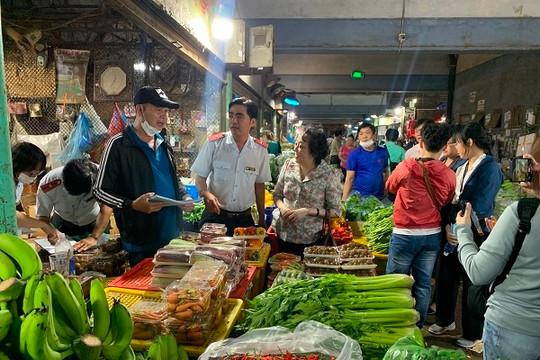 Tăng cường kiểm tra an toàn thực phẩm tại các chợ dân sinh dịp sát Tết Nguyên đán