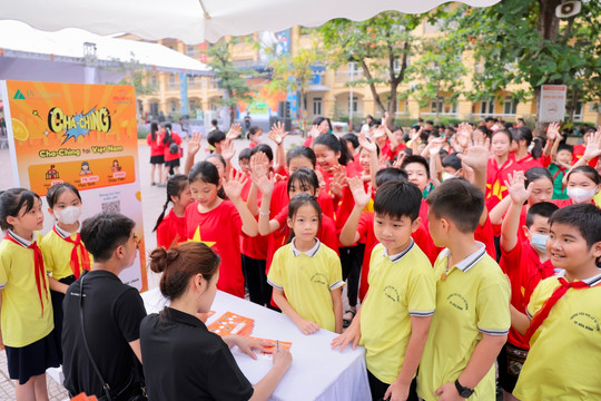 Học sinh tiểu học tranh tài quản lý tiền để gây quỹ tại Ngày hội Cha-Ching