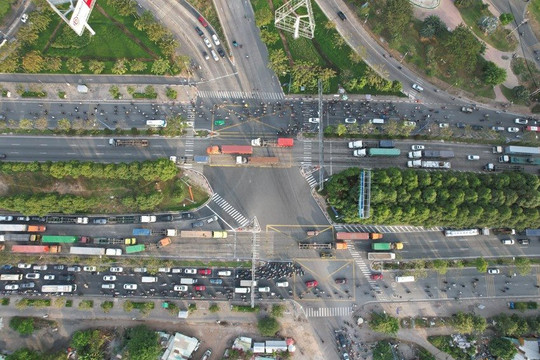 TP.HCM được phép dùng ngân sách thành phố đầu tư các dự án giao thông liên vùng