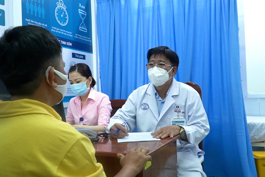 Đầu tiên ở Việt Nam: Bệnh nhân lưỡng giới thật mắc ung thư tinh hoàn