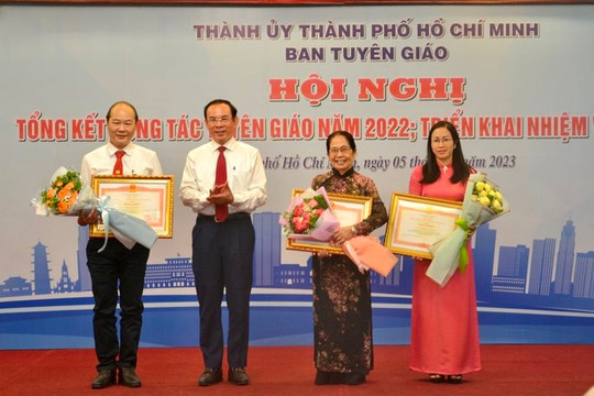 Ban Tuyên giáo Thành ủy TPHCM không nhận hoa, quà nhân Ngày Truyền thống