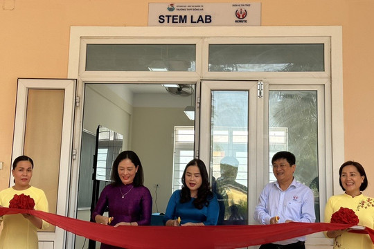 ĐH Sư phạm Kỹ thuật TP.HCM tặng phòng học STEM cho Trường THPT Đông Hà, Quảng Trị
